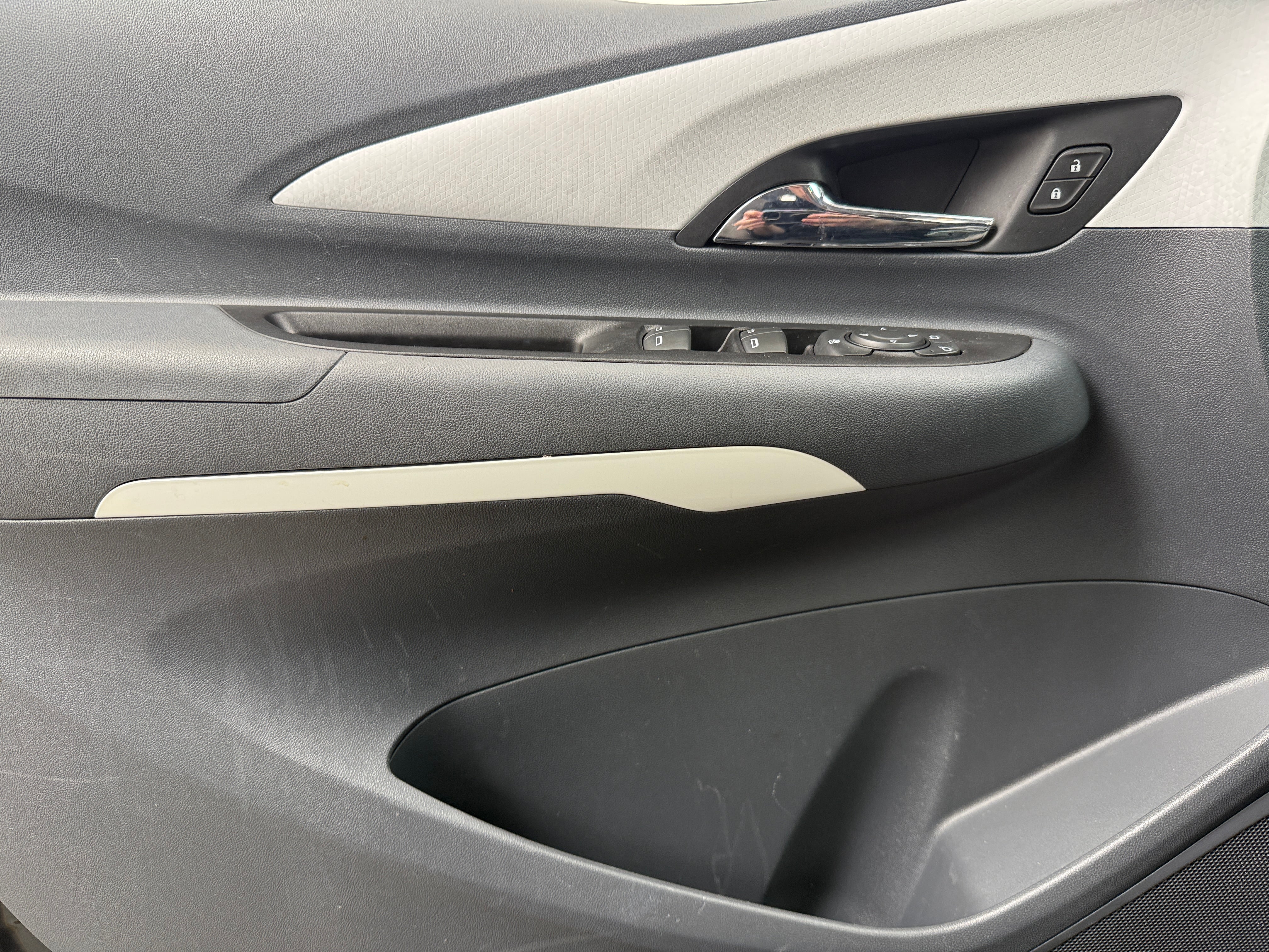 Used 2020 Chevrolet Bolt EV LT with VIN 1G1FY6S07L4126865 for sale in Auburn, WA