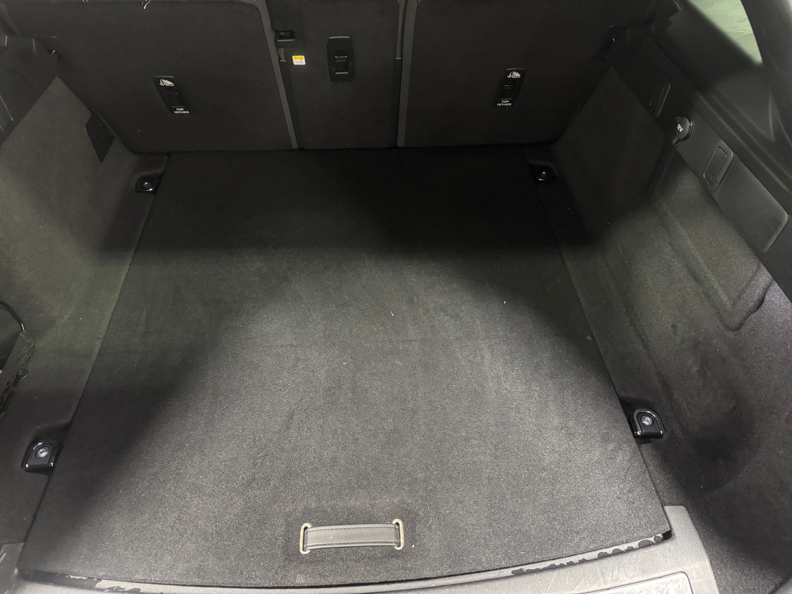 Thumbnail: 2021 Land Rover Range Rover Velar - 6