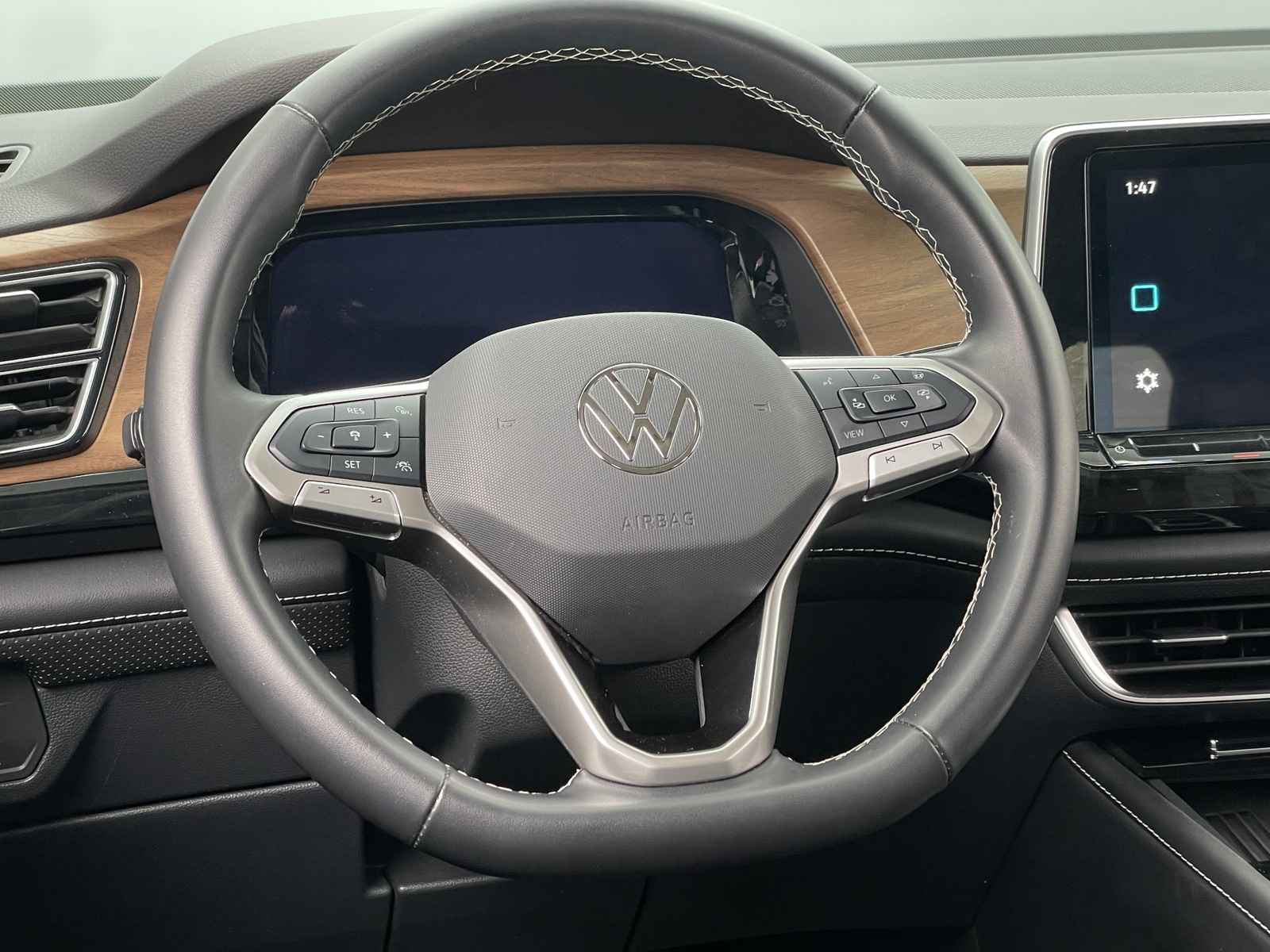 Thumbnail: 2025 Volkswagen Atlas - 4