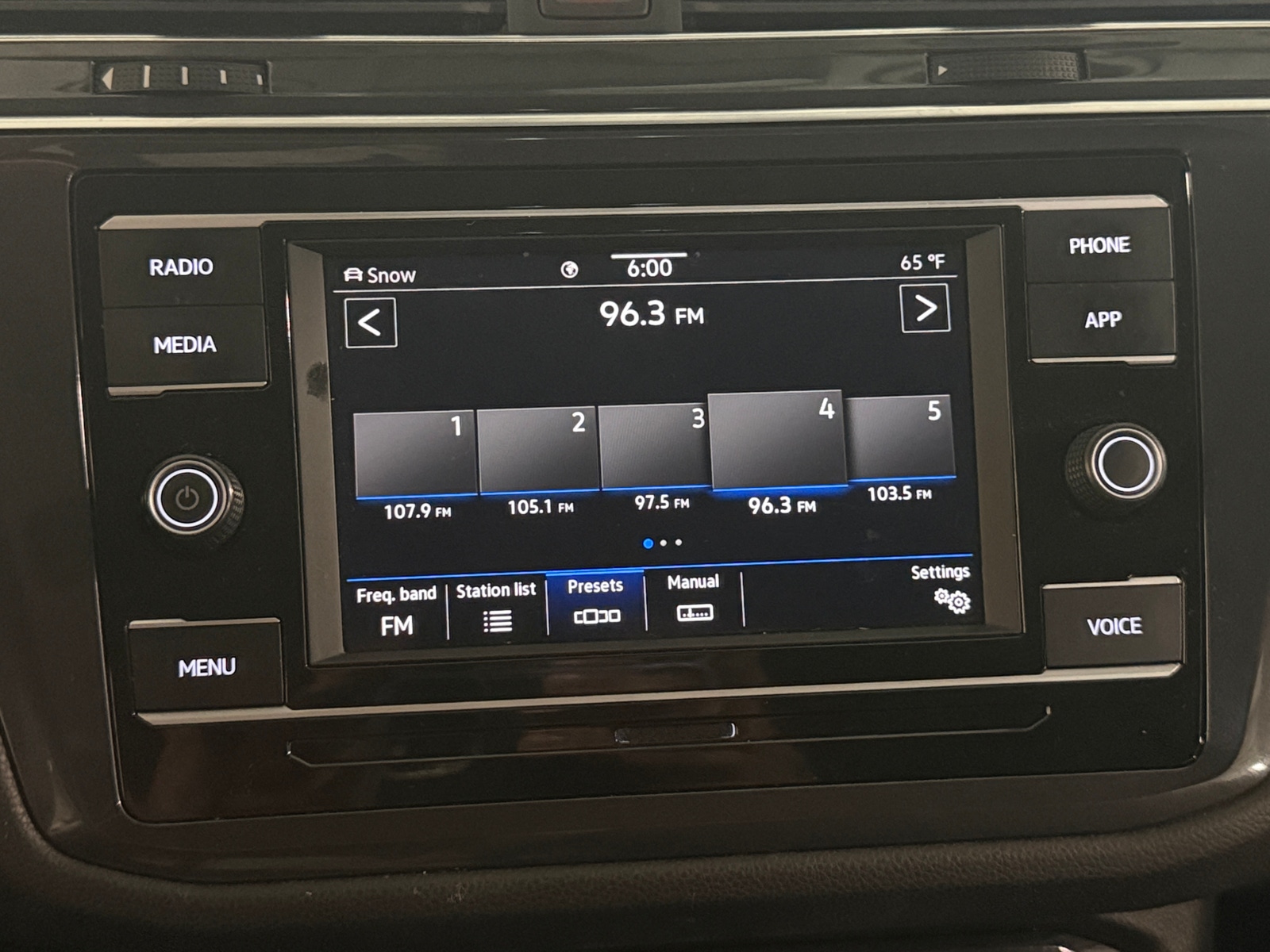 Thumbnail: 2020 Volkswagen Tiguan - 4