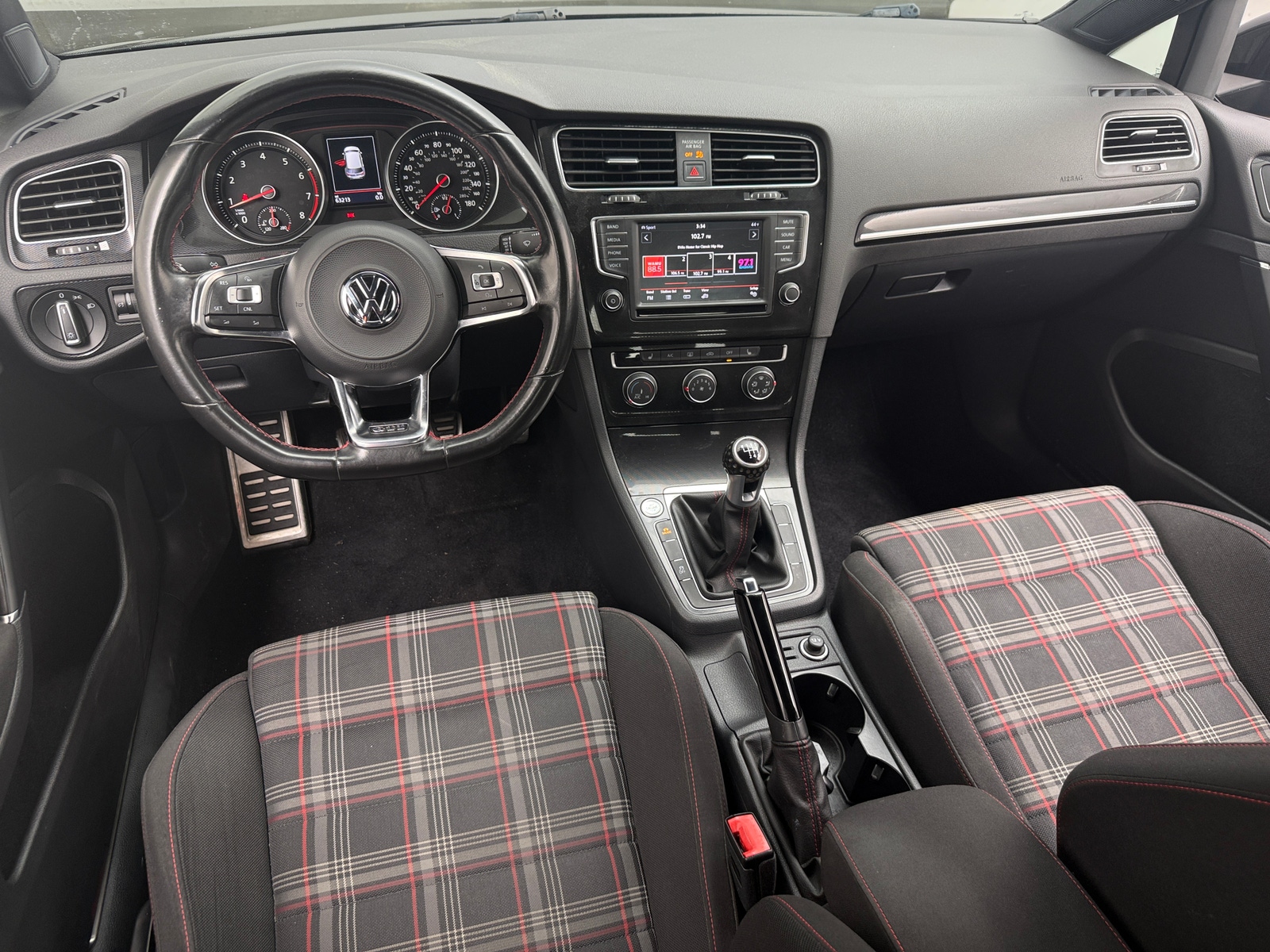 Thumbnail: 2017 Volkswagen Golf - 3