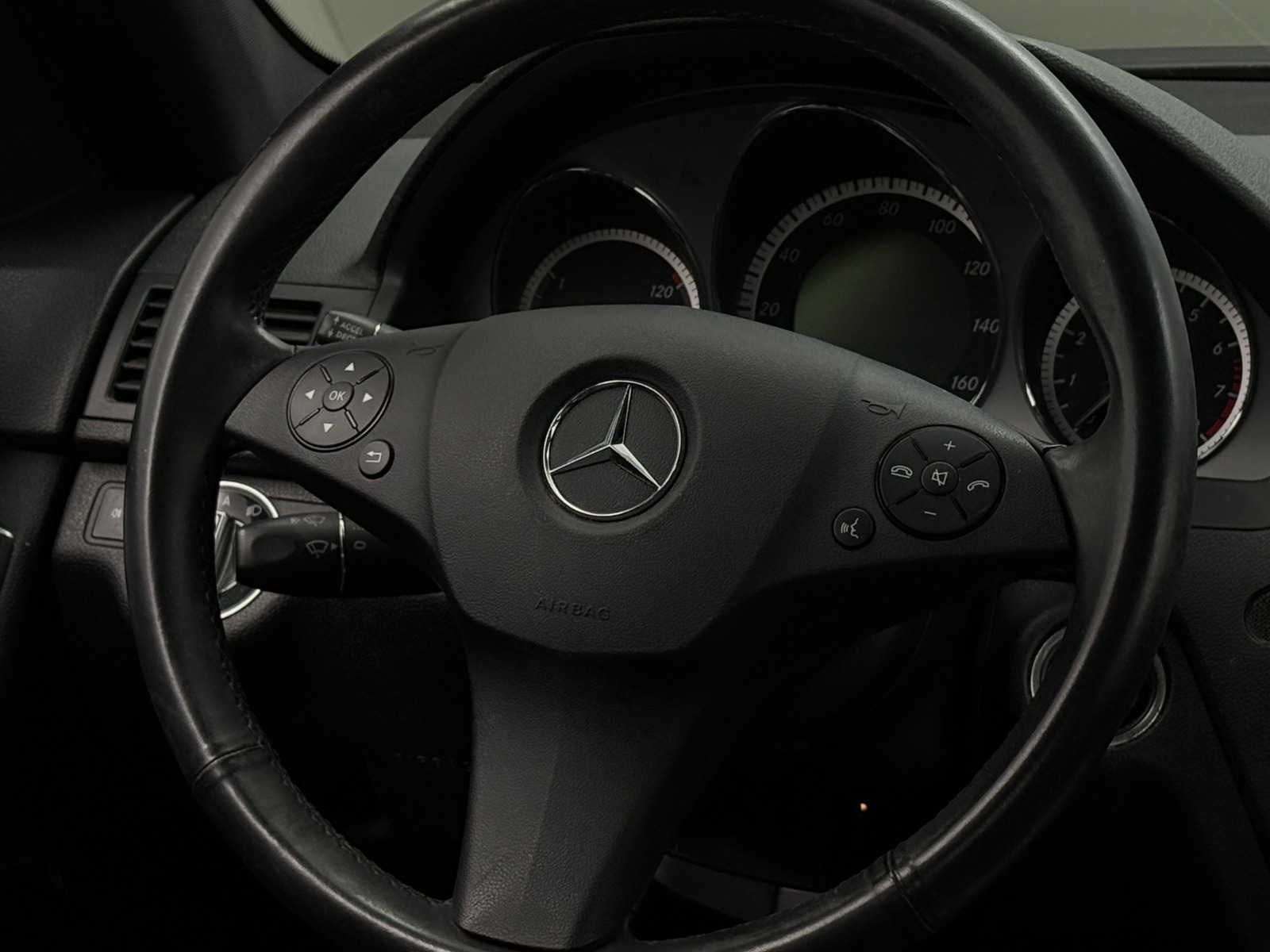 Thumbnail: 2011 Mercedes-Benz C-Class - 4