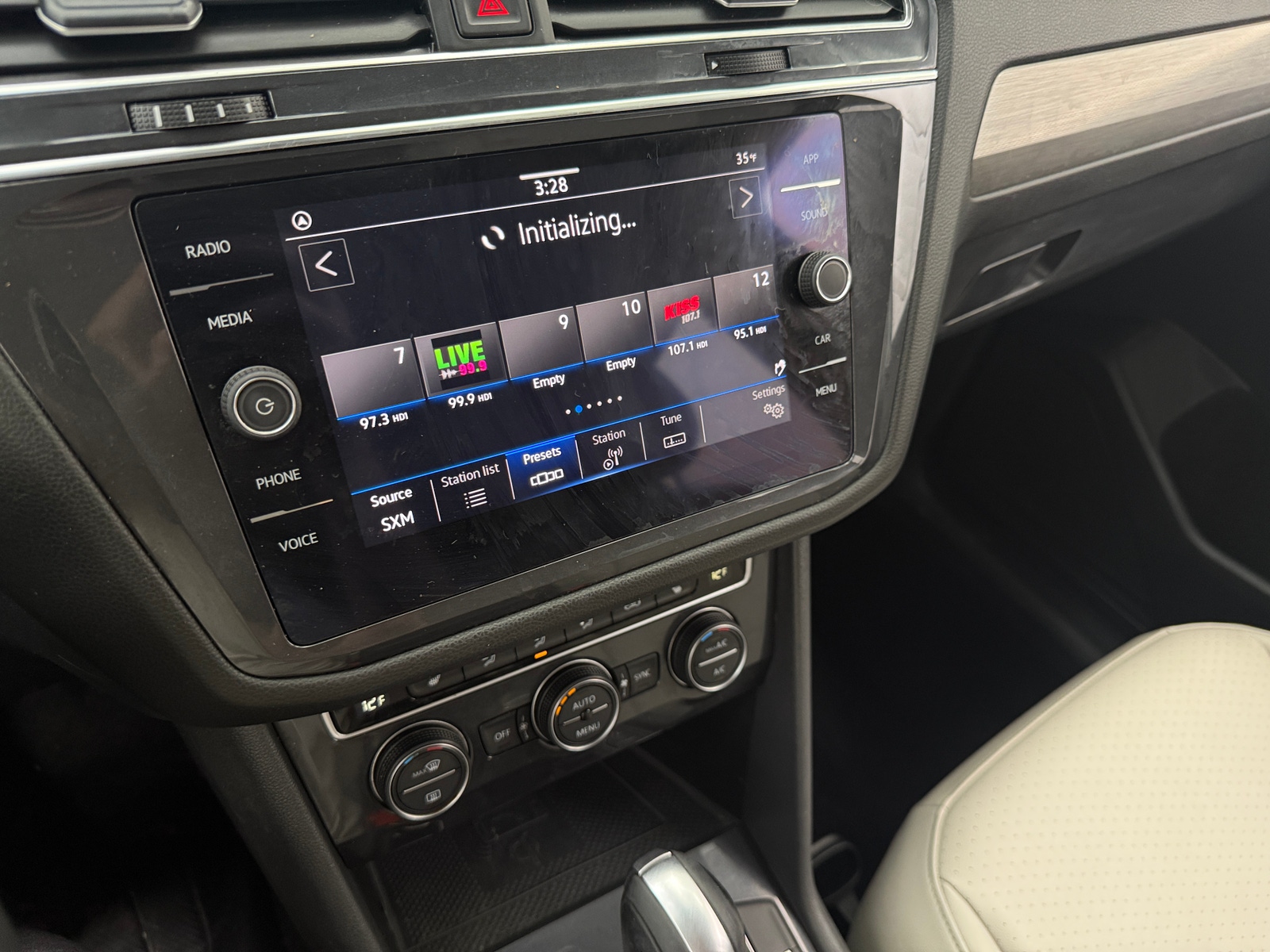 Thumbnail: 2021 Volkswagen Tiguan - 3