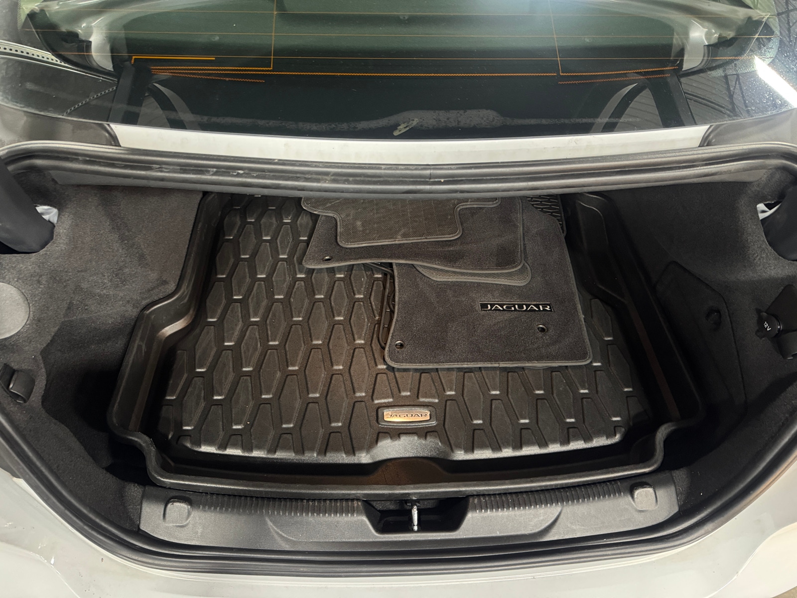 Thumbnail: 2020 Jaguar XE - 6