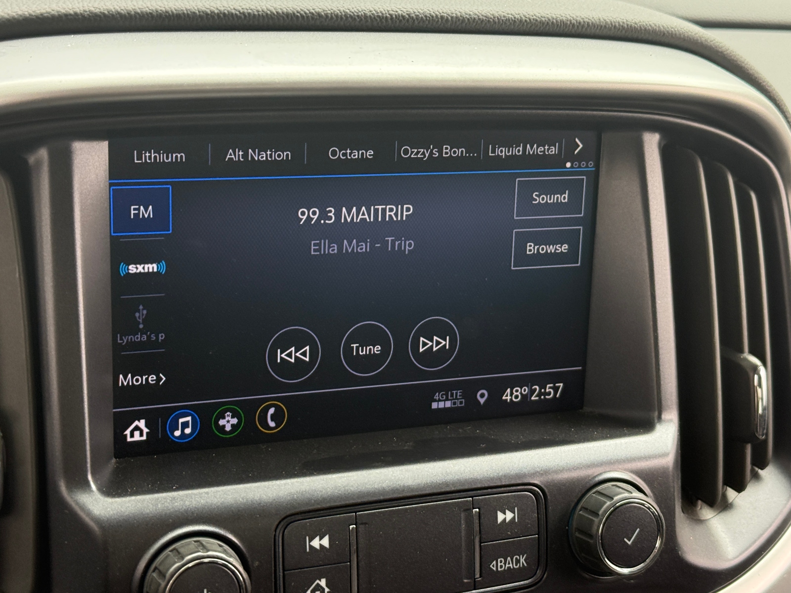 Thumbnail: 2022 Chevrolet Colorado - 4