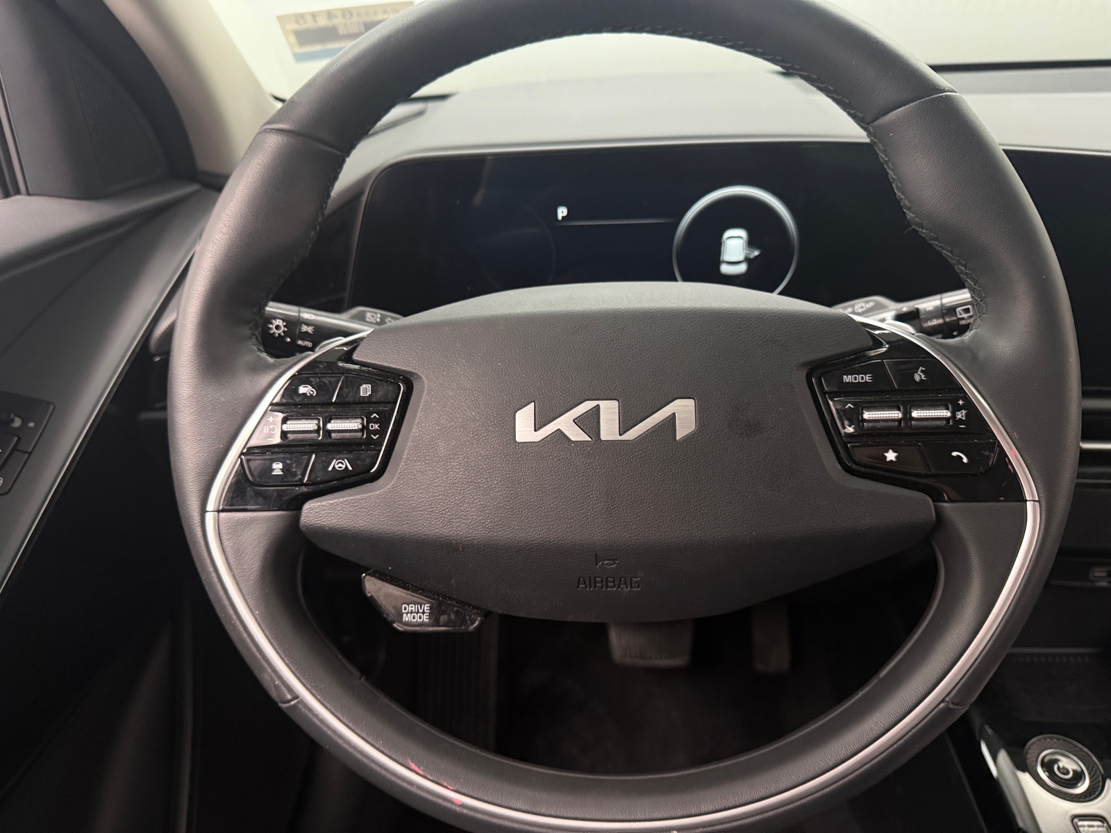 Thumbnail: 2023 Kia Niro - 4