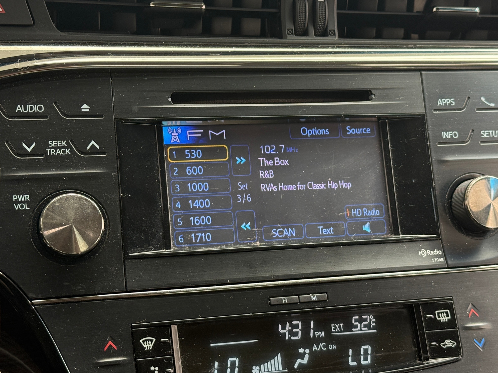 Thumbnail: 2013 Toyota Avalon - 3