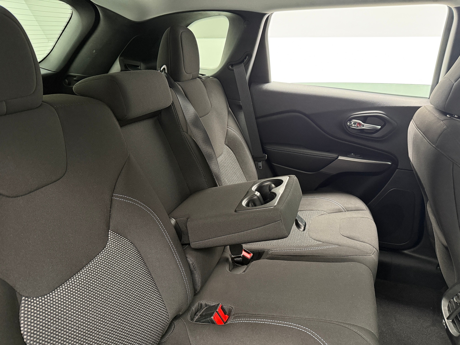 Thumbnail: 2021 Jeep Cherokee - 6