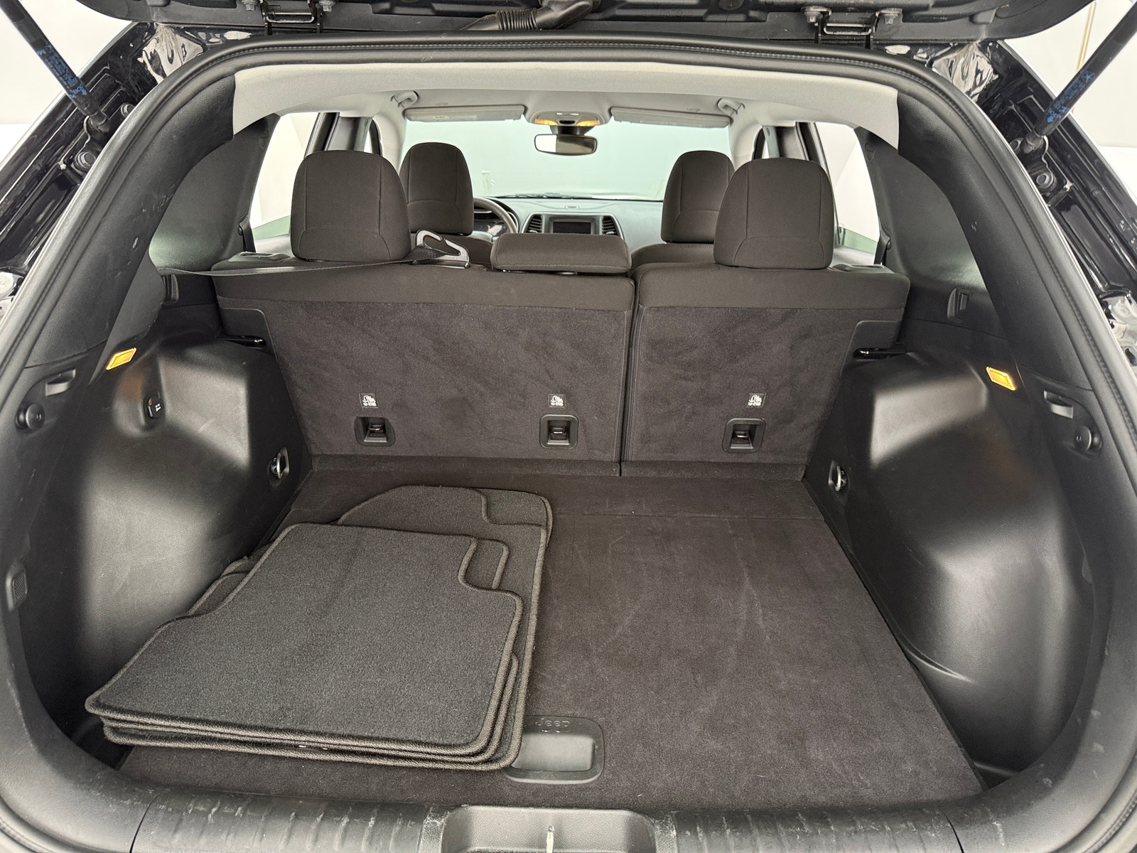 Thumbnail: 2021 Jeep Cherokee - 7