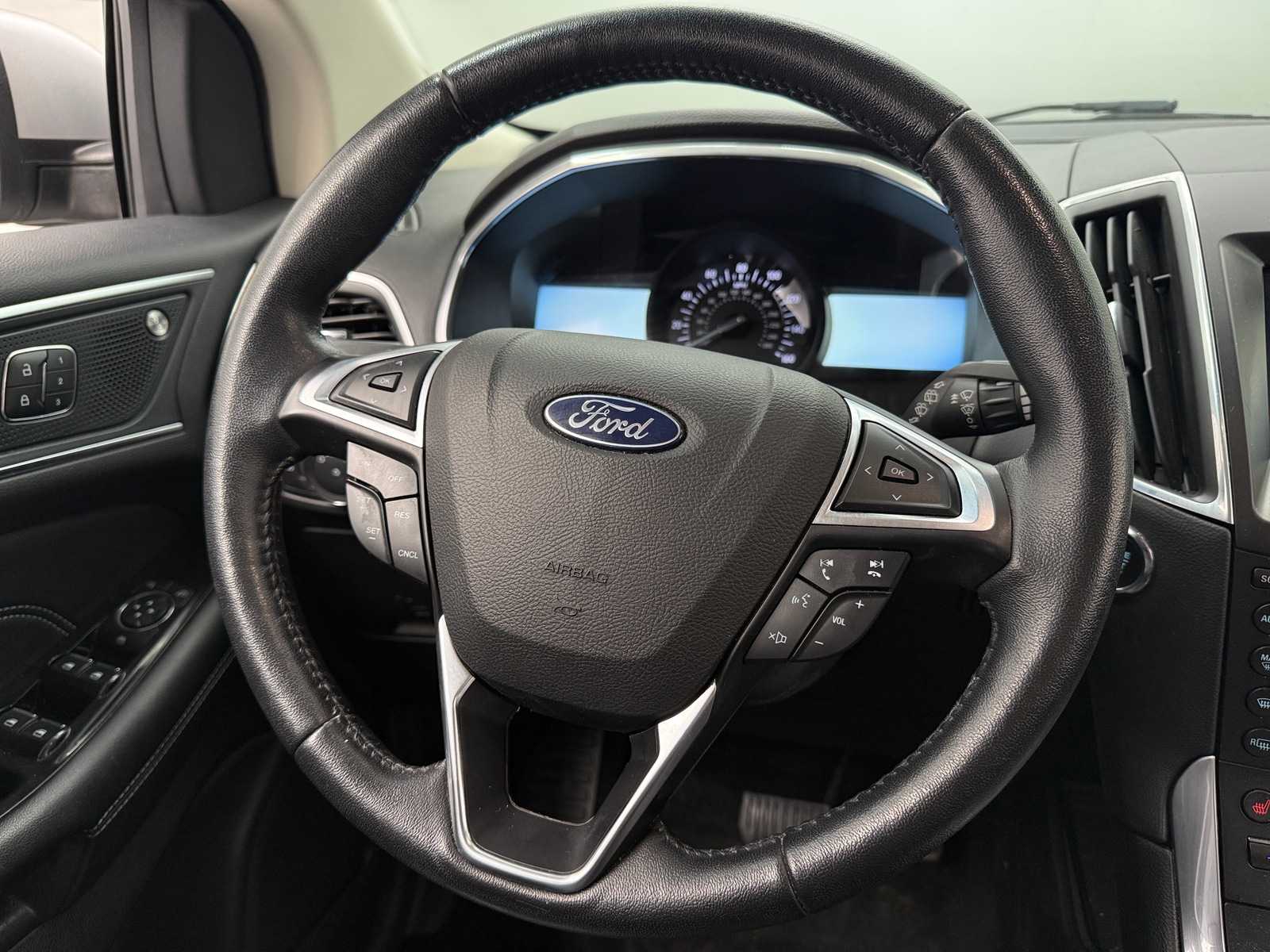Thumbnail: 2019 Ford Edge - 4