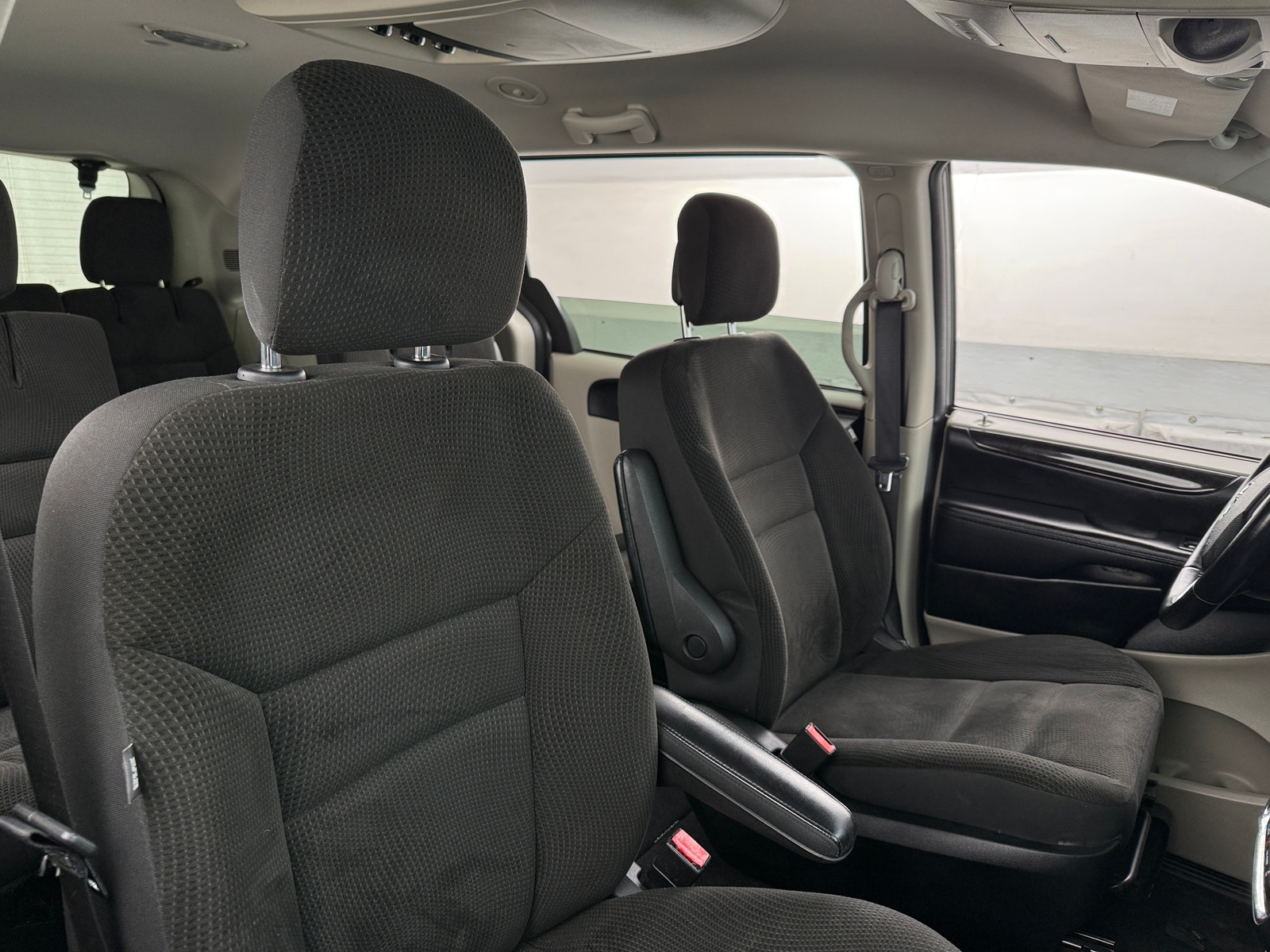 Thumbnail: 2017 Dodge Grand Caravan - 2