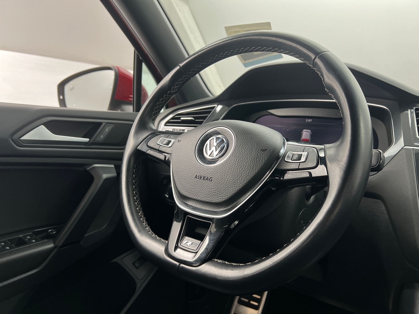 Thumbnail: 2019 Volkswagen Tiguan - 4