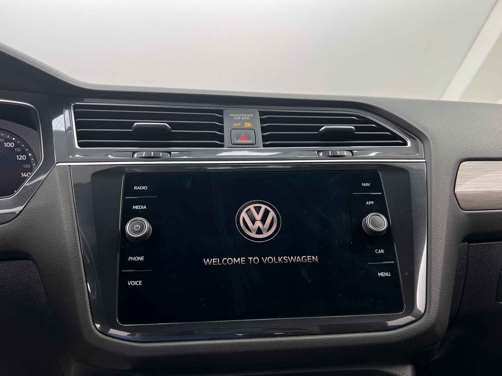 Thumbnail: 2019 Volkswagen Tiguan - 3