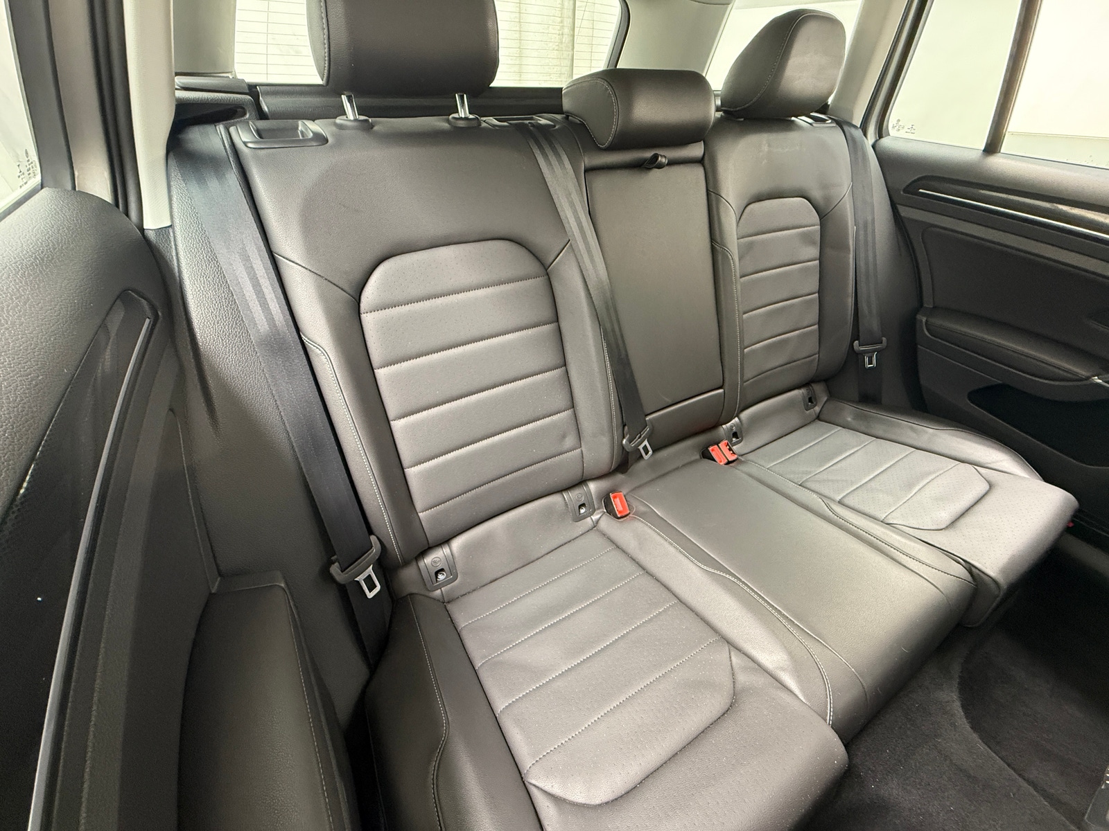 Thumbnail: 2015 Volkswagen e-Golf - 5