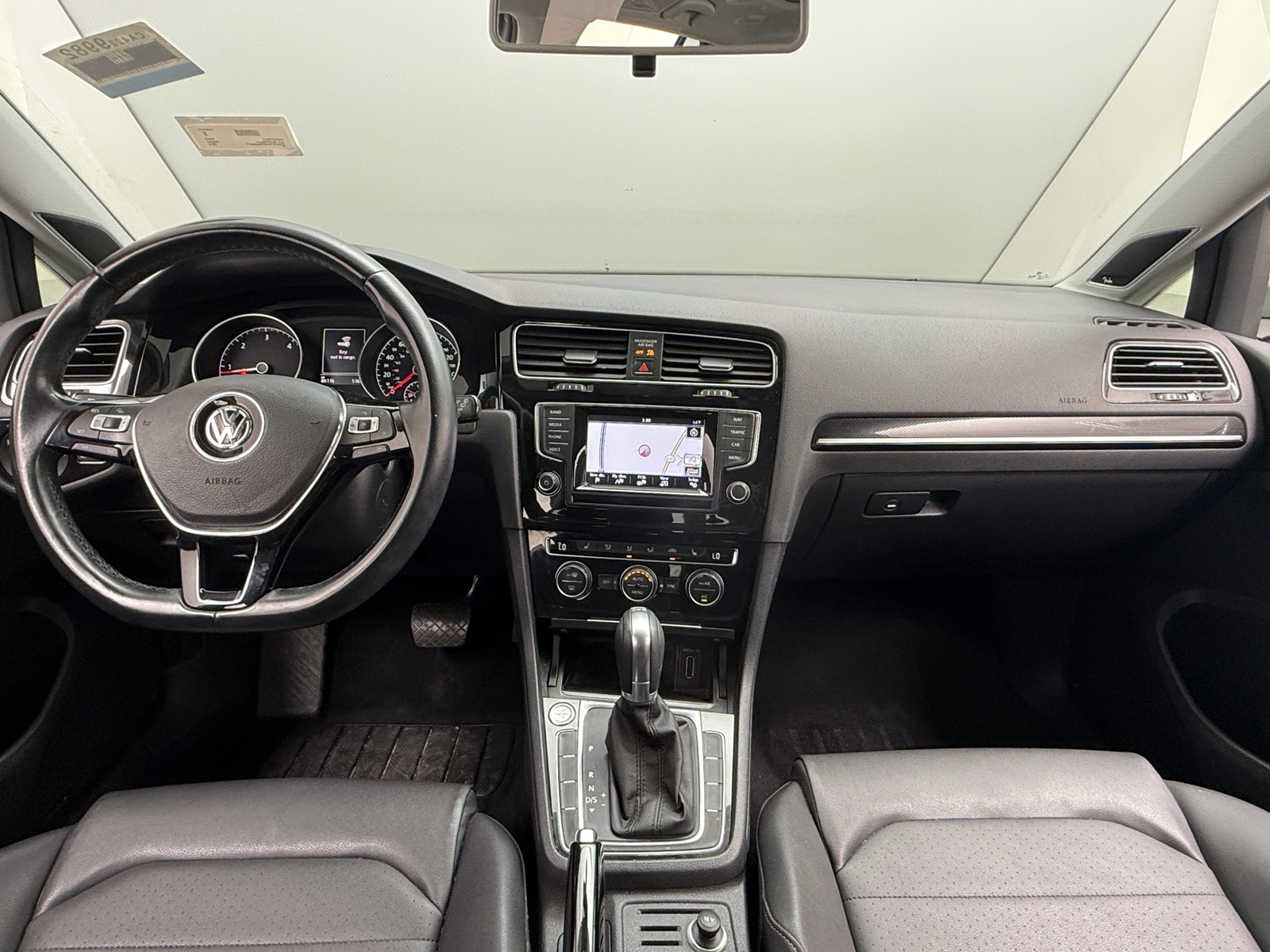 Thumbnail: 2015 Volkswagen e-Golf - 2