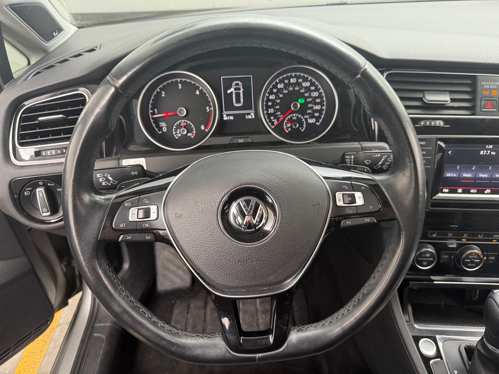 Thumbnail: 2015 Volkswagen e-Golf - 4