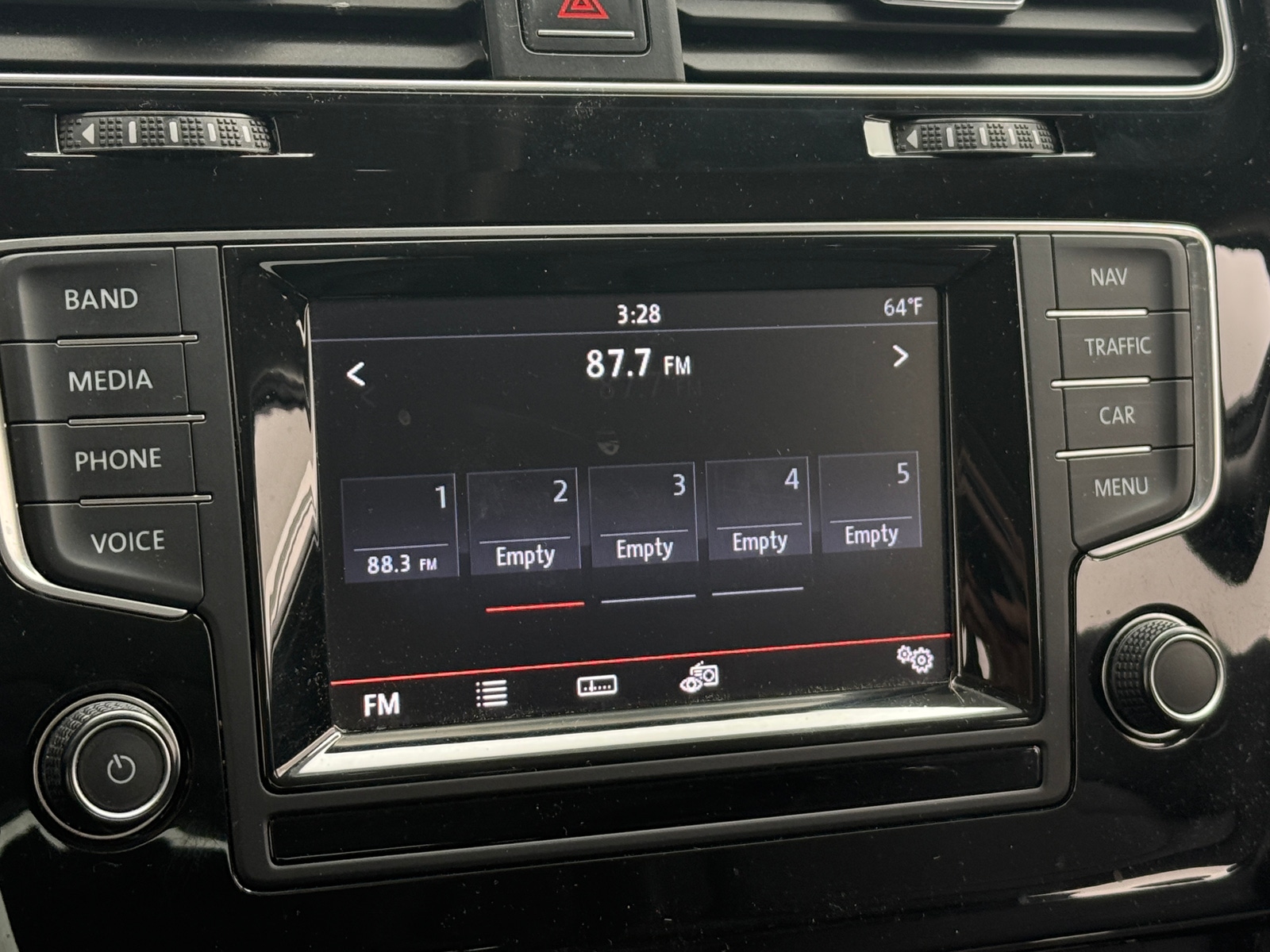 Thumbnail: 2015 Volkswagen e-Golf - 3