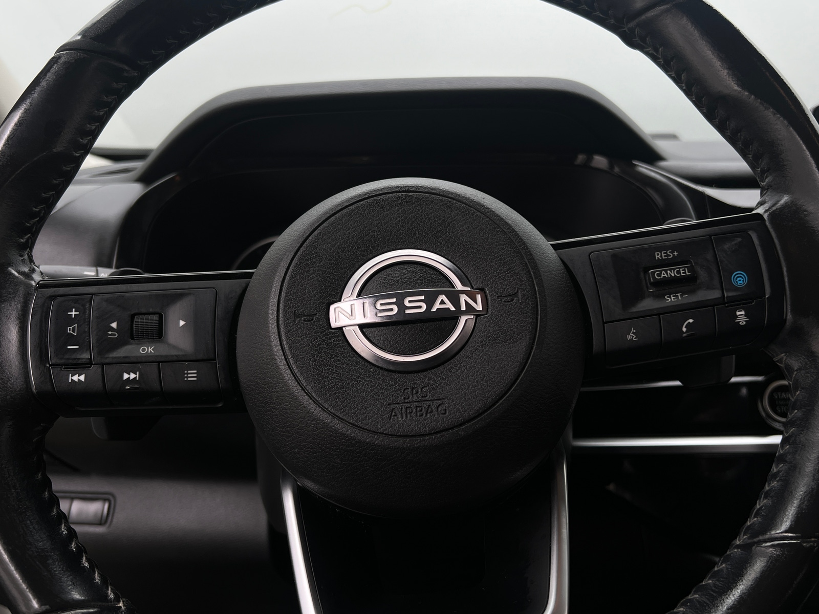 Thumbnail: 2022 Nissan Pathfinder - 5