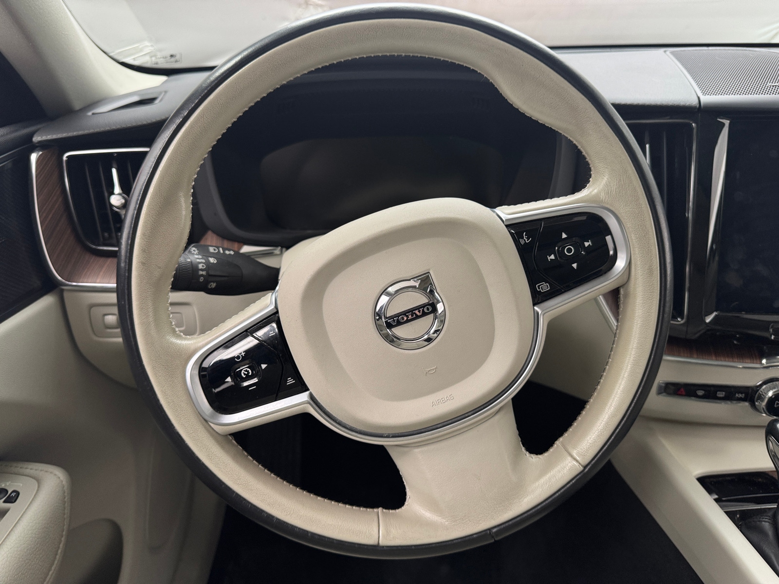 Thumbnail: 2020 Volvo XC60 - 4