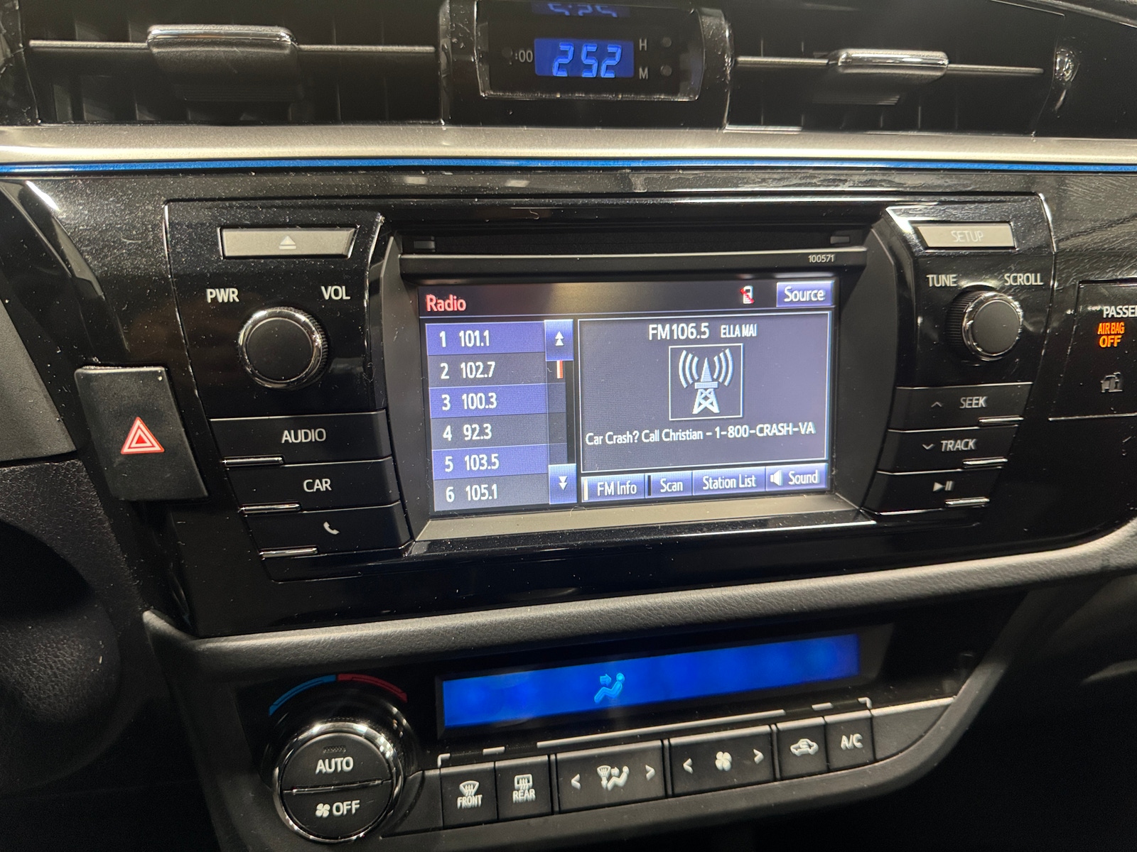 Thumbnail: 2016 Toyota Corolla - 4