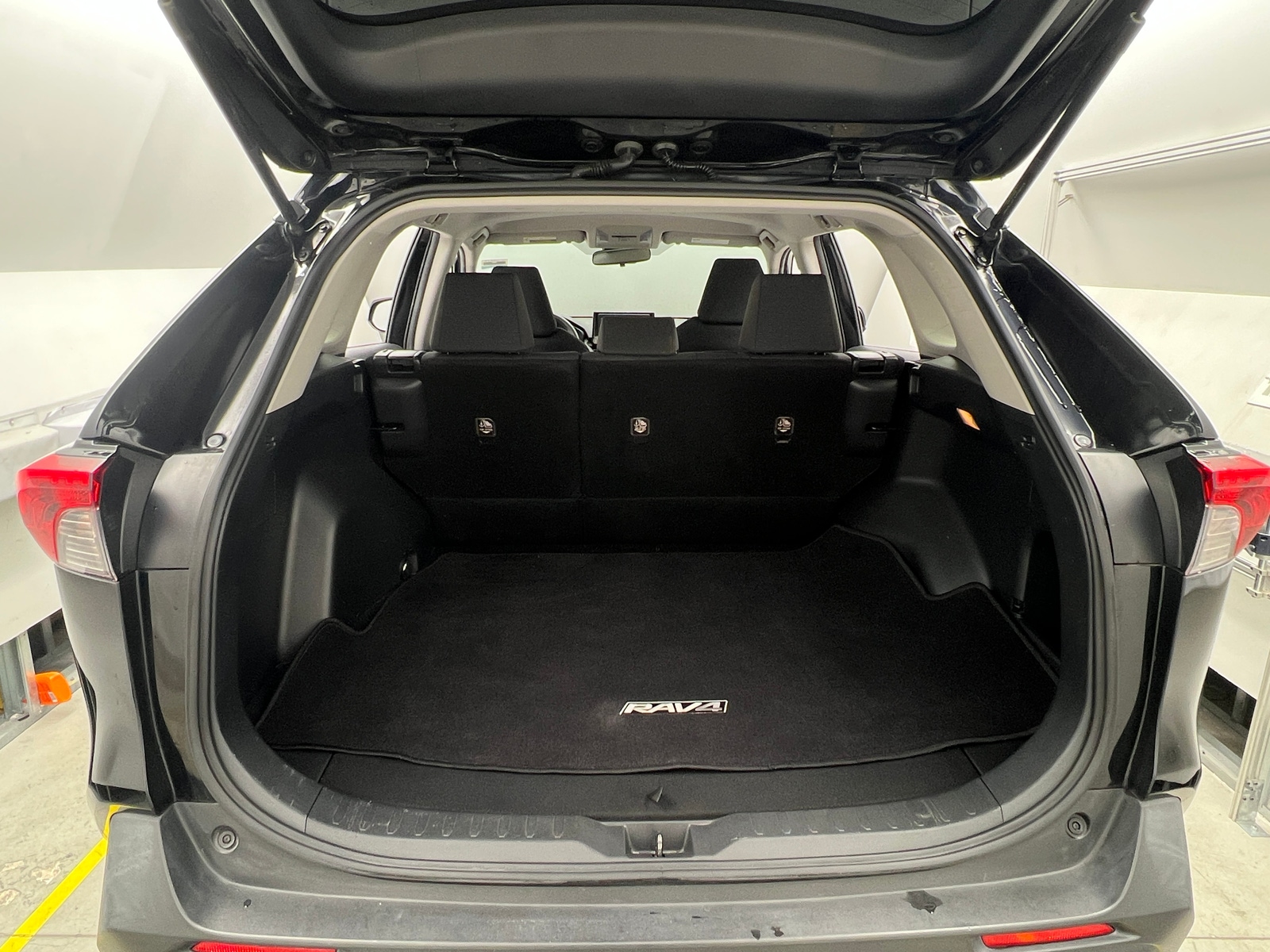 Thumbnail: 2019 Toyota RAV4 - 7