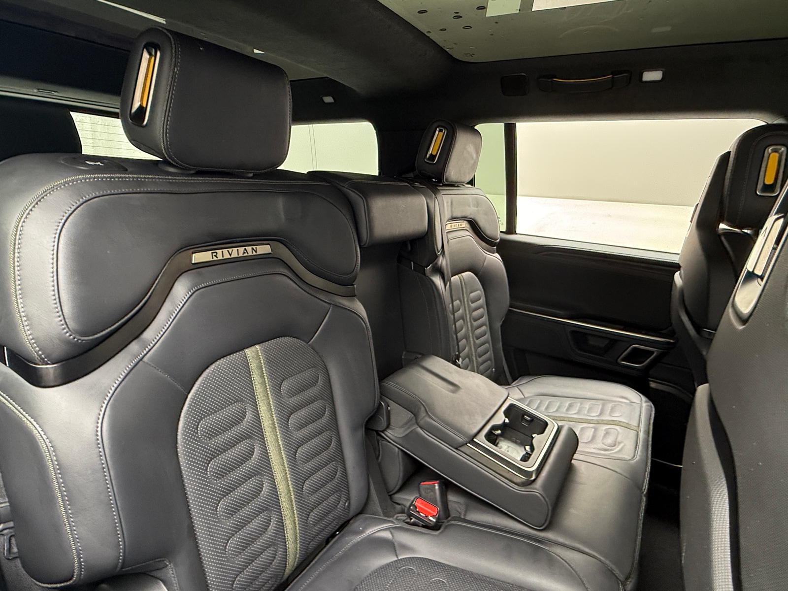 Thumbnail: 2024 Rivian R1S - 5