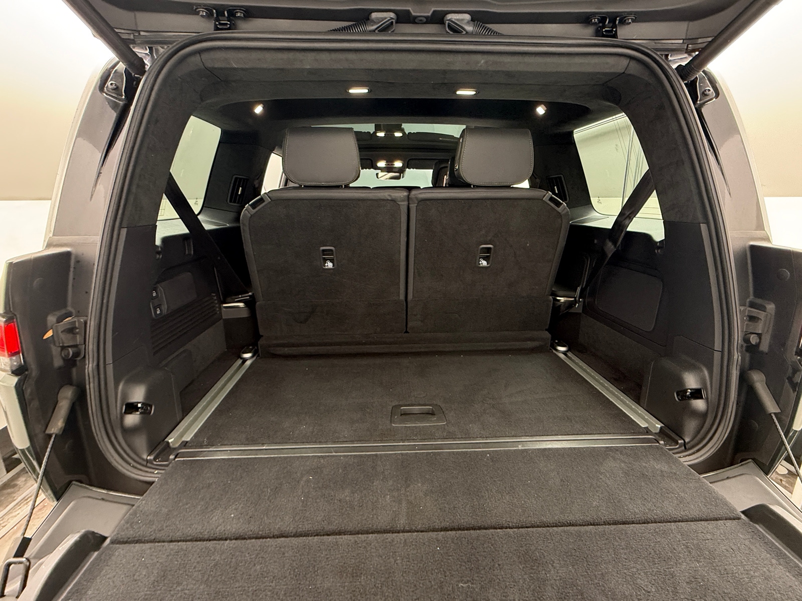 Thumbnail: 2024 Rivian R1S - 6