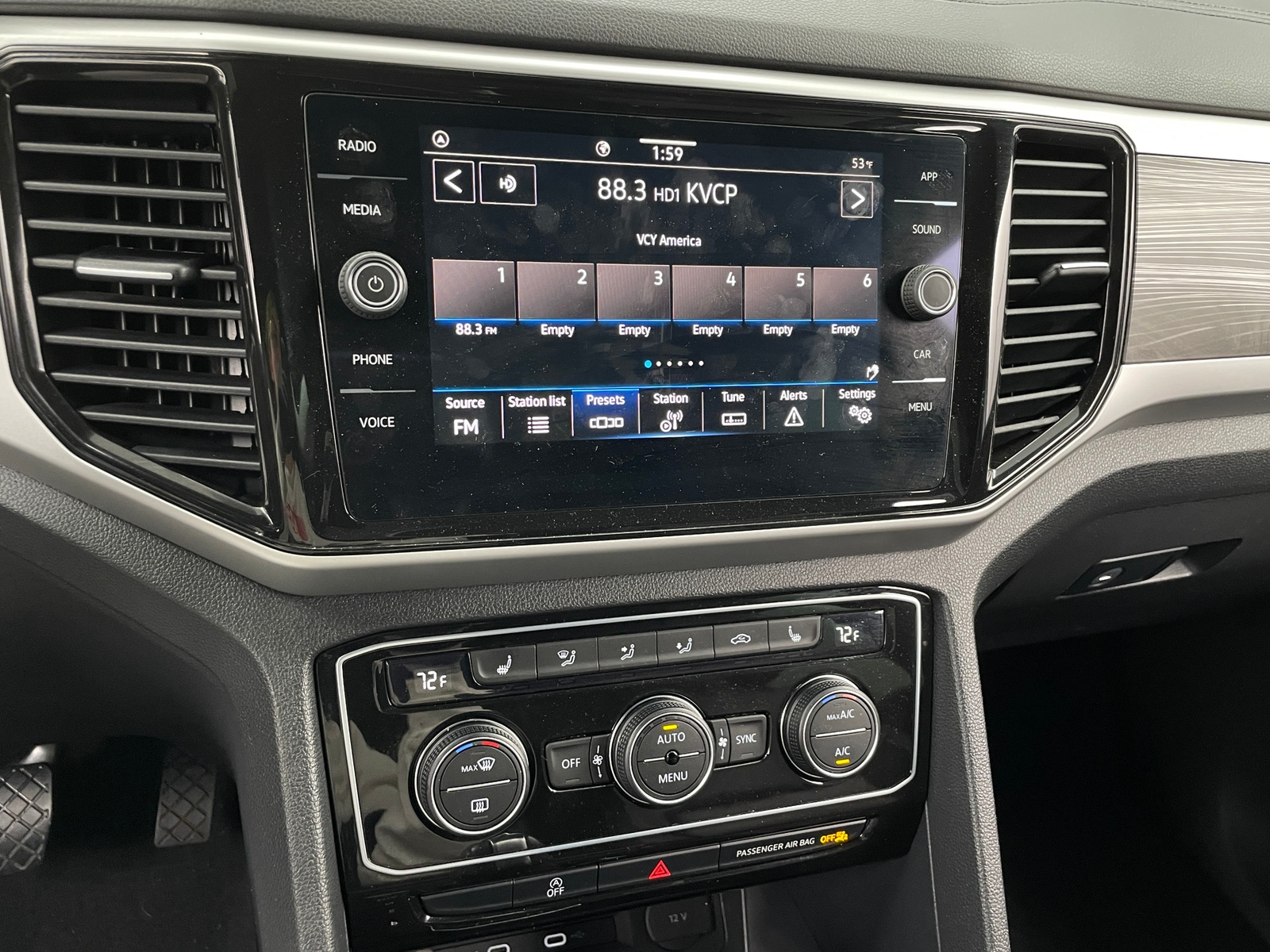 Thumbnail: 2022 Volkswagen Atlas - 3