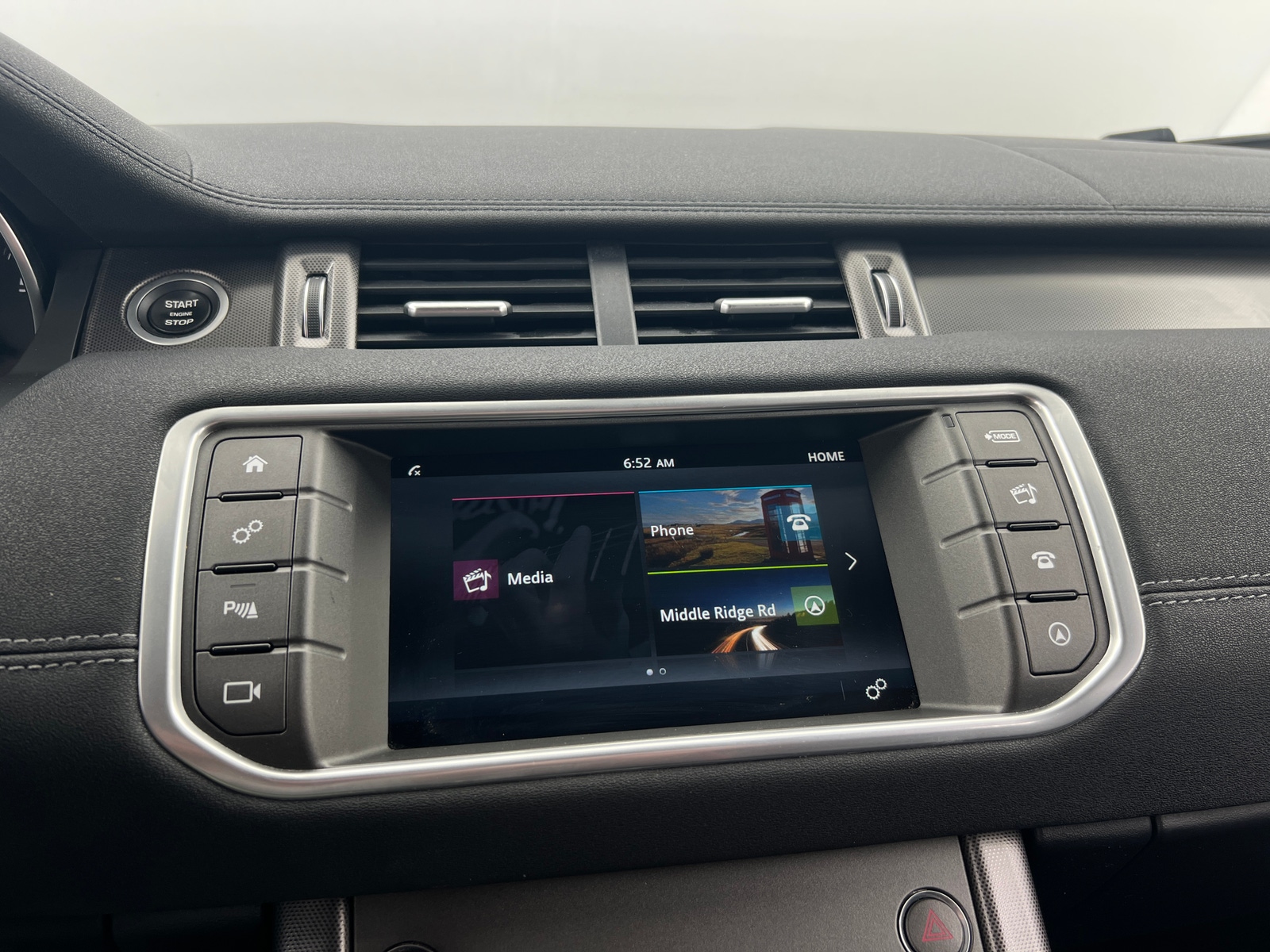 Thumbnail: 2018 Land Rover Range Rover Evoque - 3