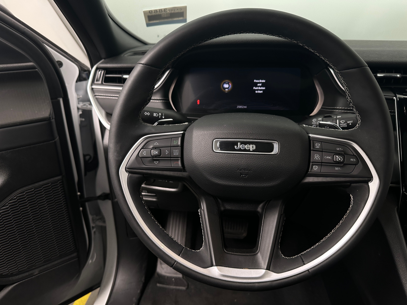 Thumbnail: 2023 Jeep Grand Cherokee L - 4