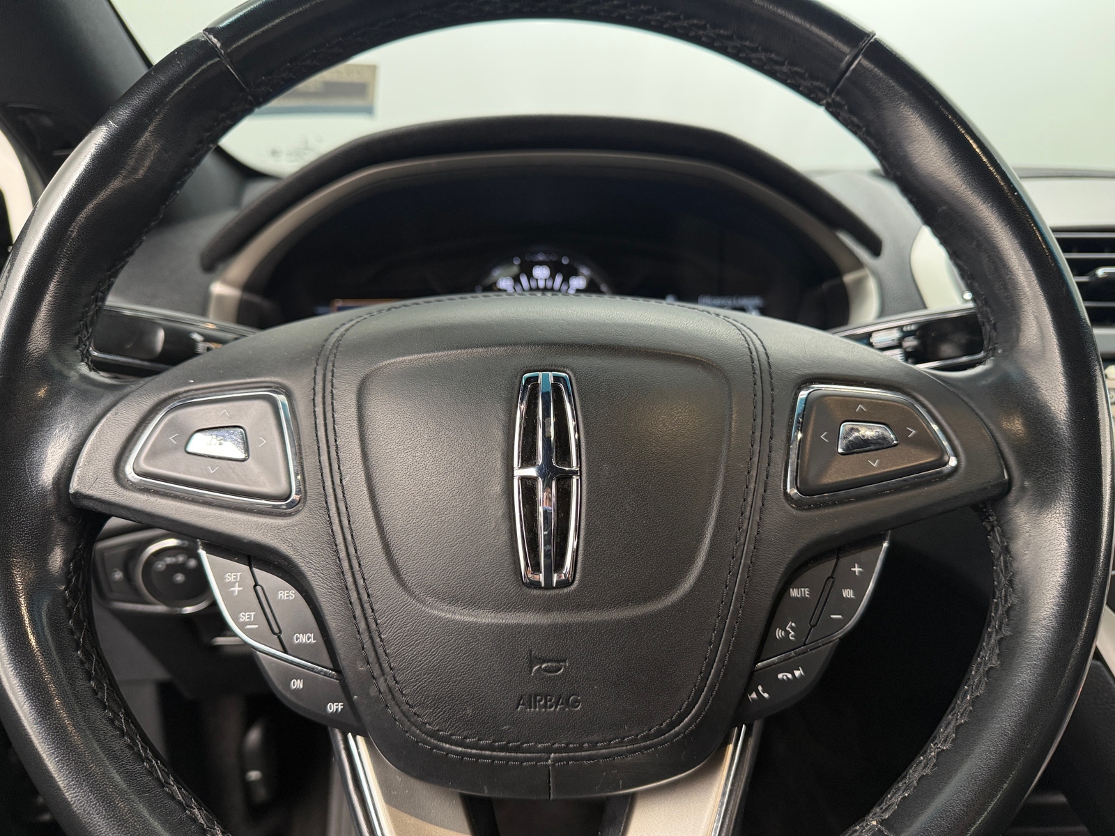 Thumbnail: 2017 Lincoln MKZ - 4