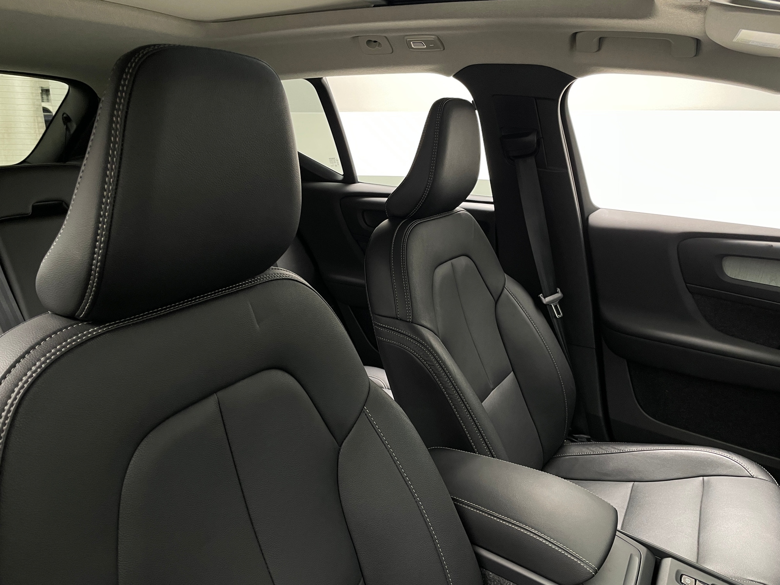 Thumbnail: 2025 Volvo XC40 - 2