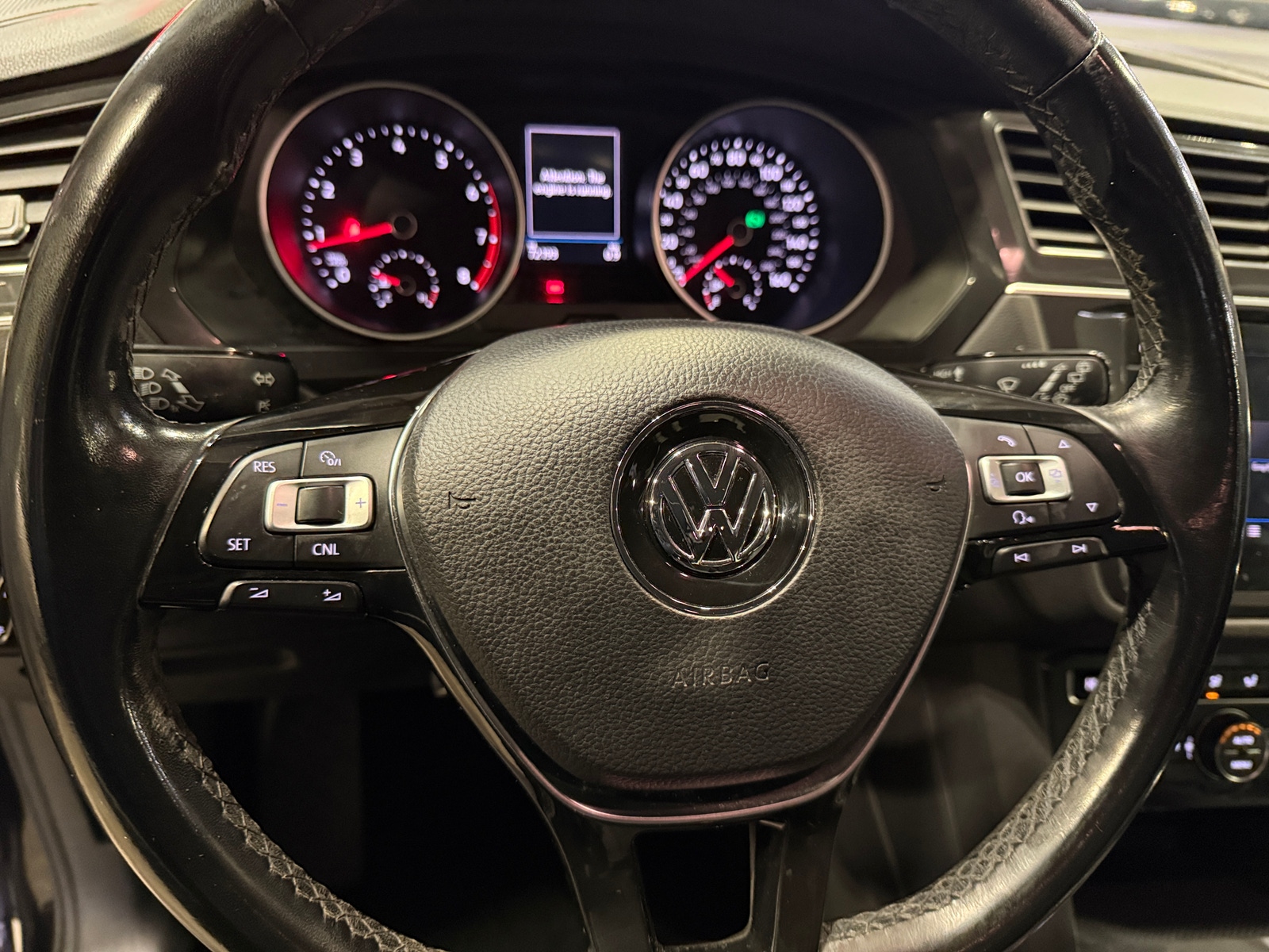 Thumbnail: 2018 Volkswagen Tiguan - 4