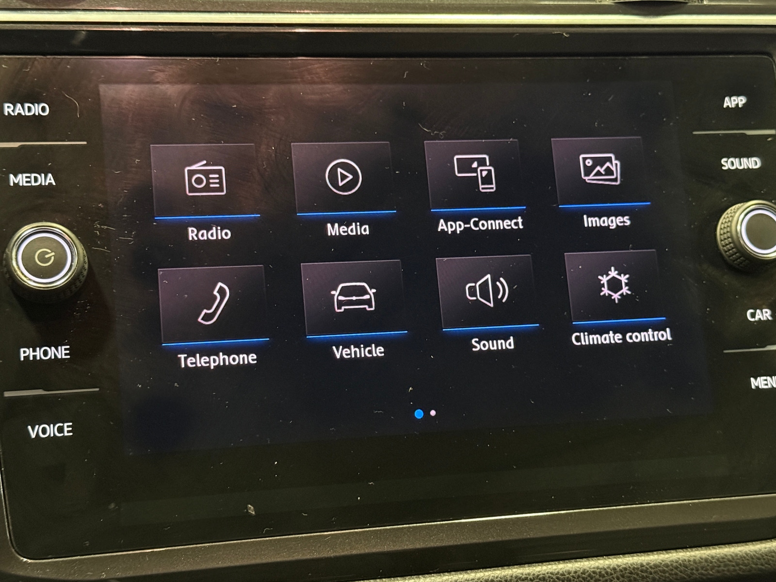 Thumbnail: 2018 Volkswagen Tiguan - 3