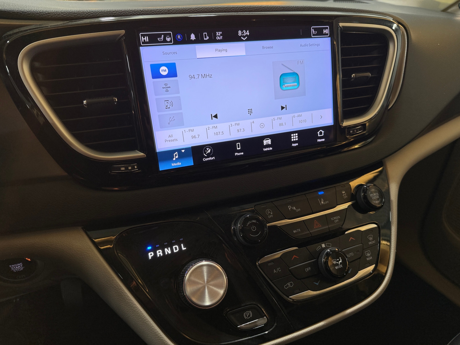 Thumbnail: 2024 Chrysler Pacifica - 3