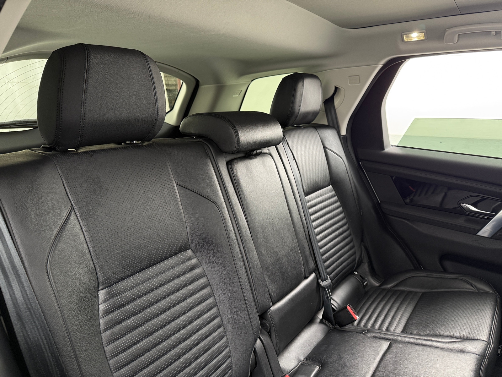 Thumbnail: 2020 Land Rover Discovery Sport - 5