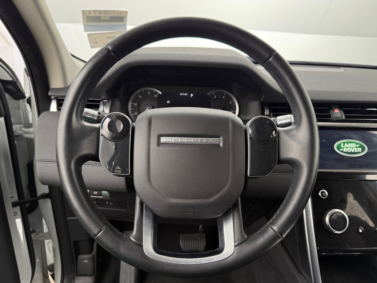 Thumbnail: 2020 Land Rover Discovery Sport - 4