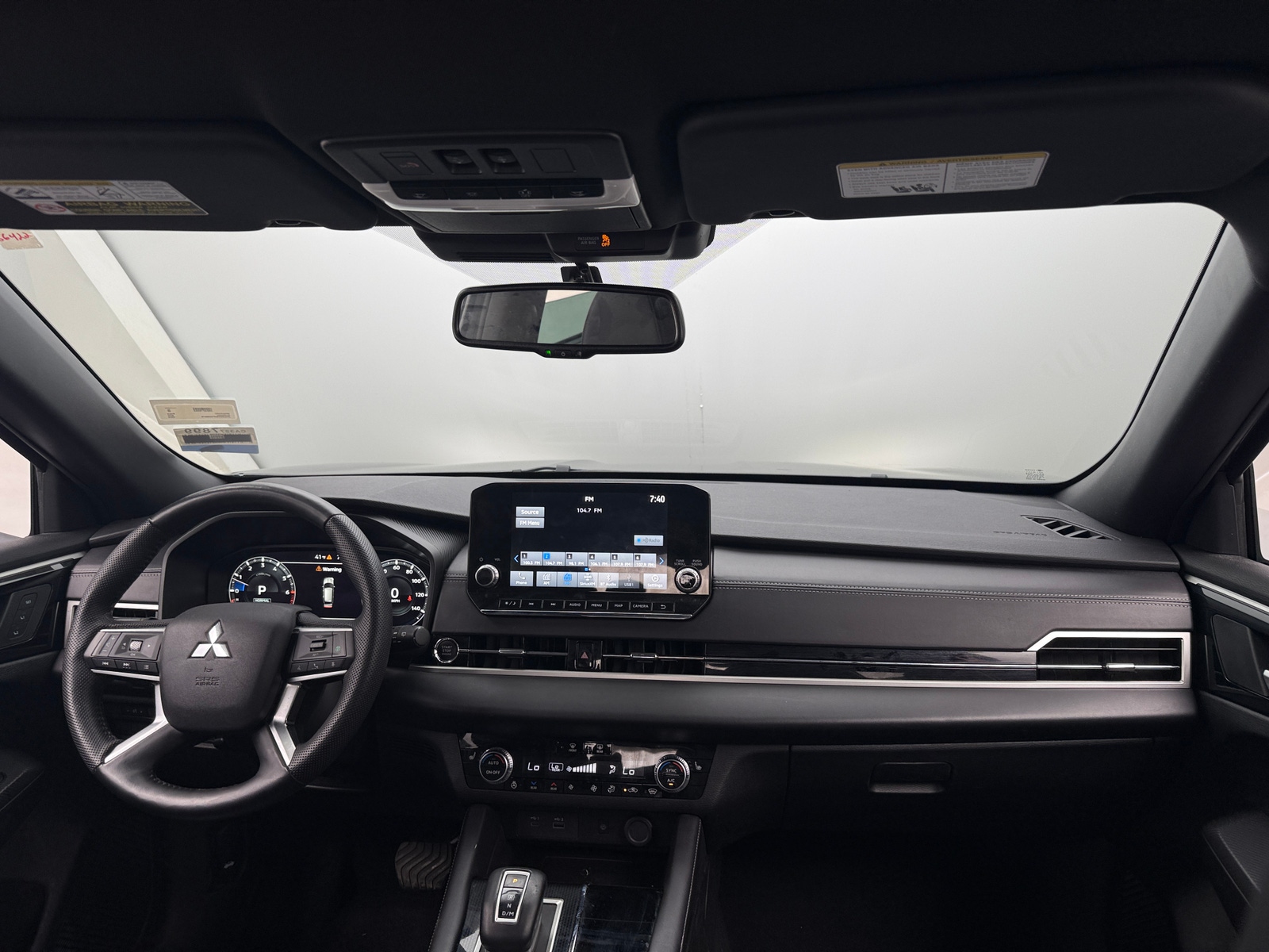 Thumbnail: 2023 Mitsubishi Outlander - 2