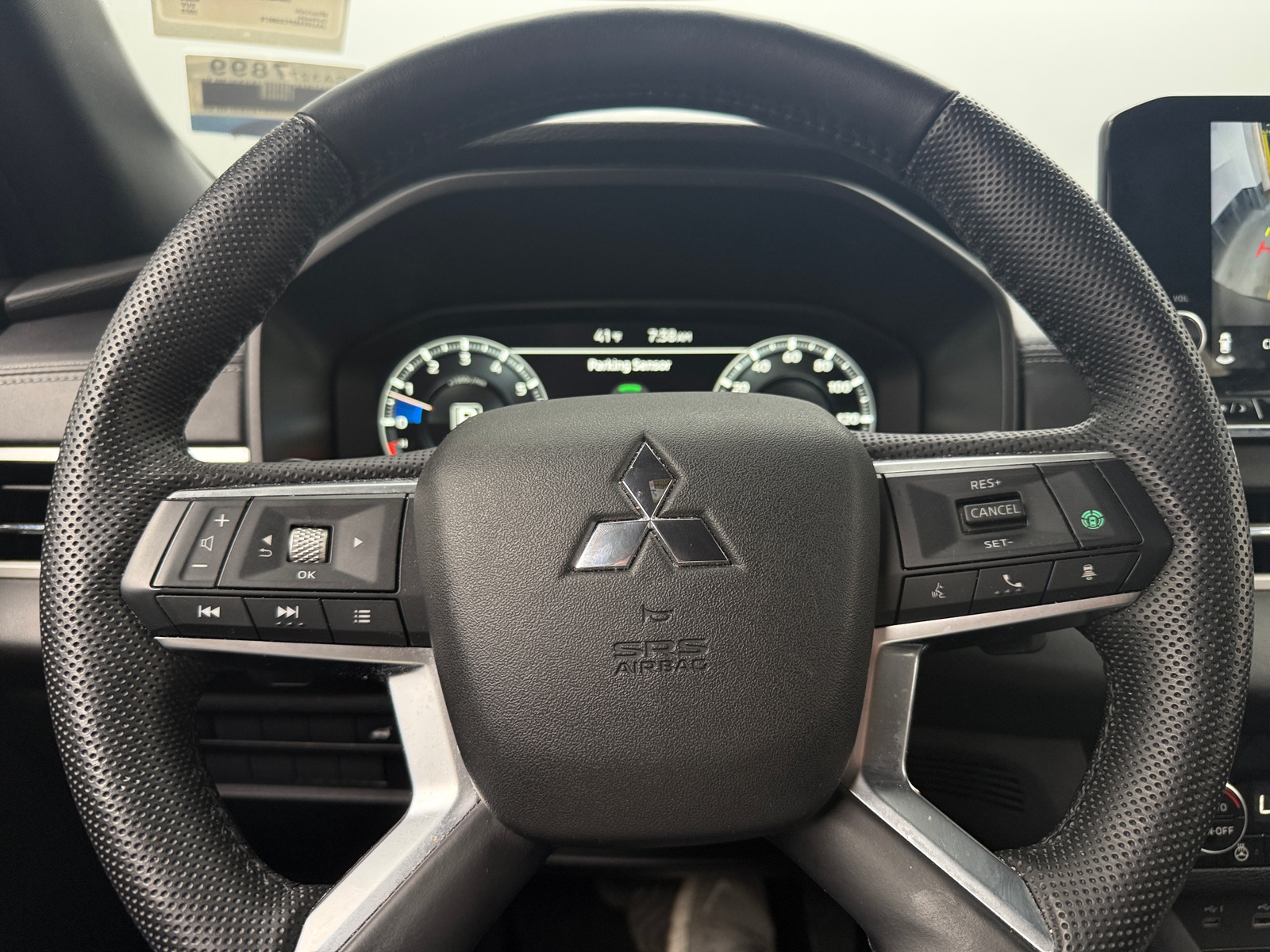 Thumbnail: 2023 Mitsubishi Outlander - 4