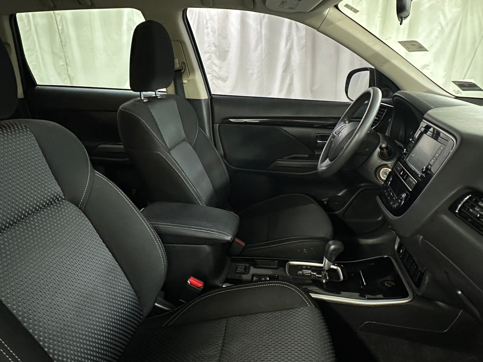 Thumbnail: 2019 Mitsubishi Outlander - 2