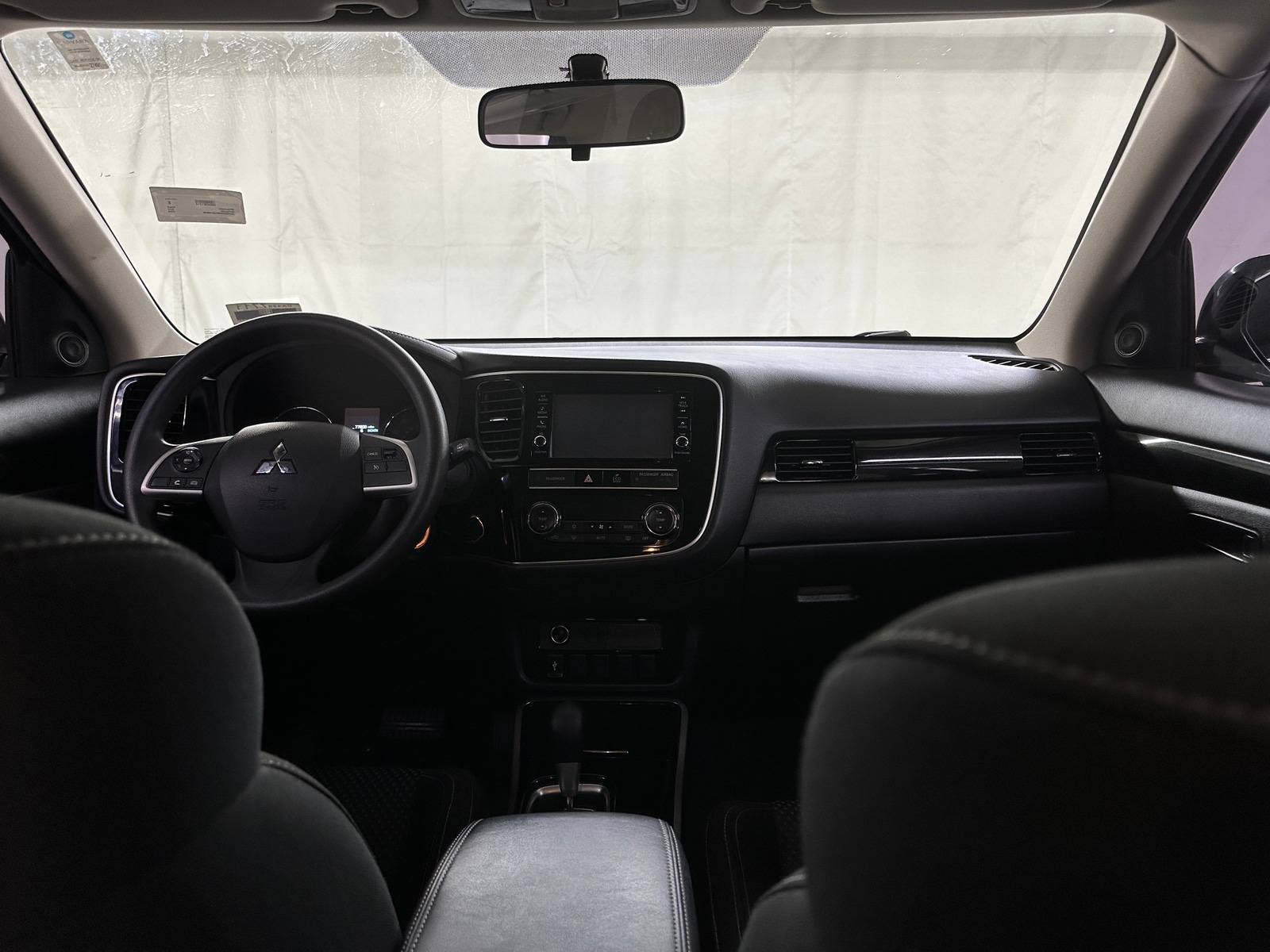 Thumbnail: 2019 Mitsubishi Outlander - 3