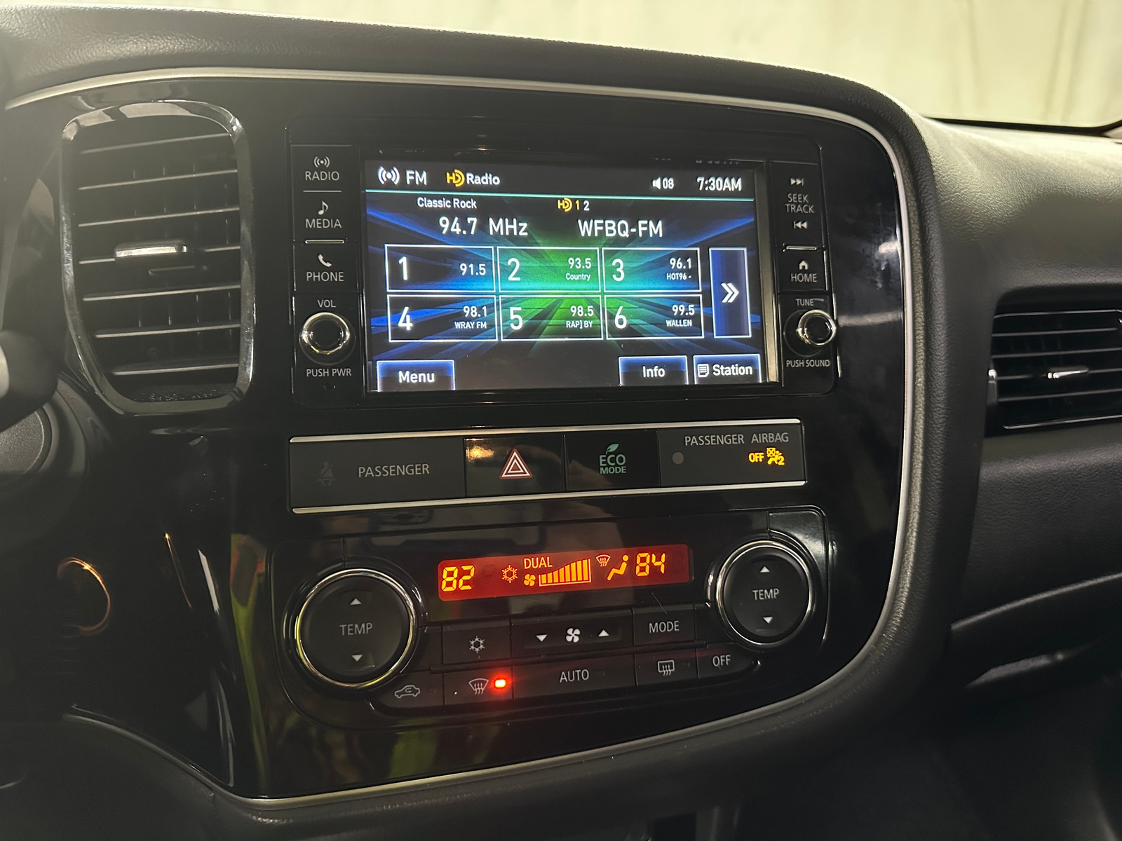 Thumbnail: 2019 Mitsubishi Outlander - 4