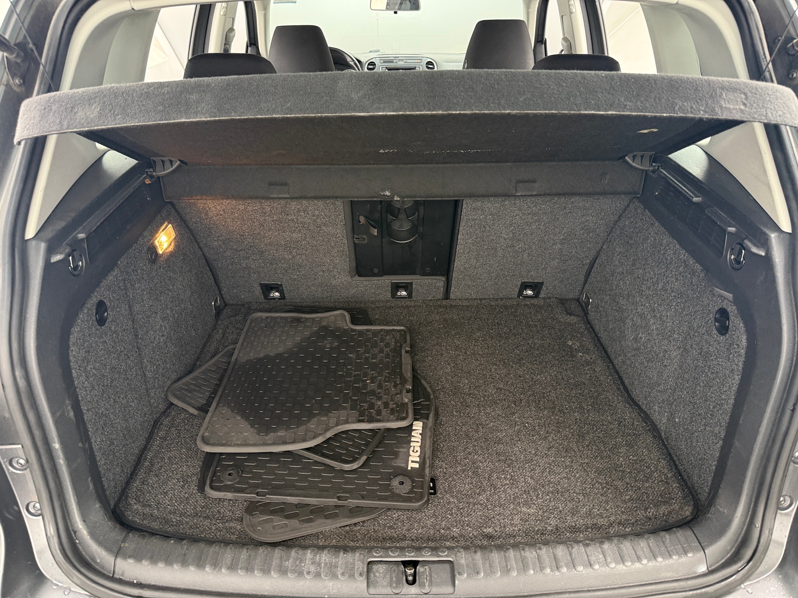 Thumbnail: 2018 Volkswagen Tiguan - 7