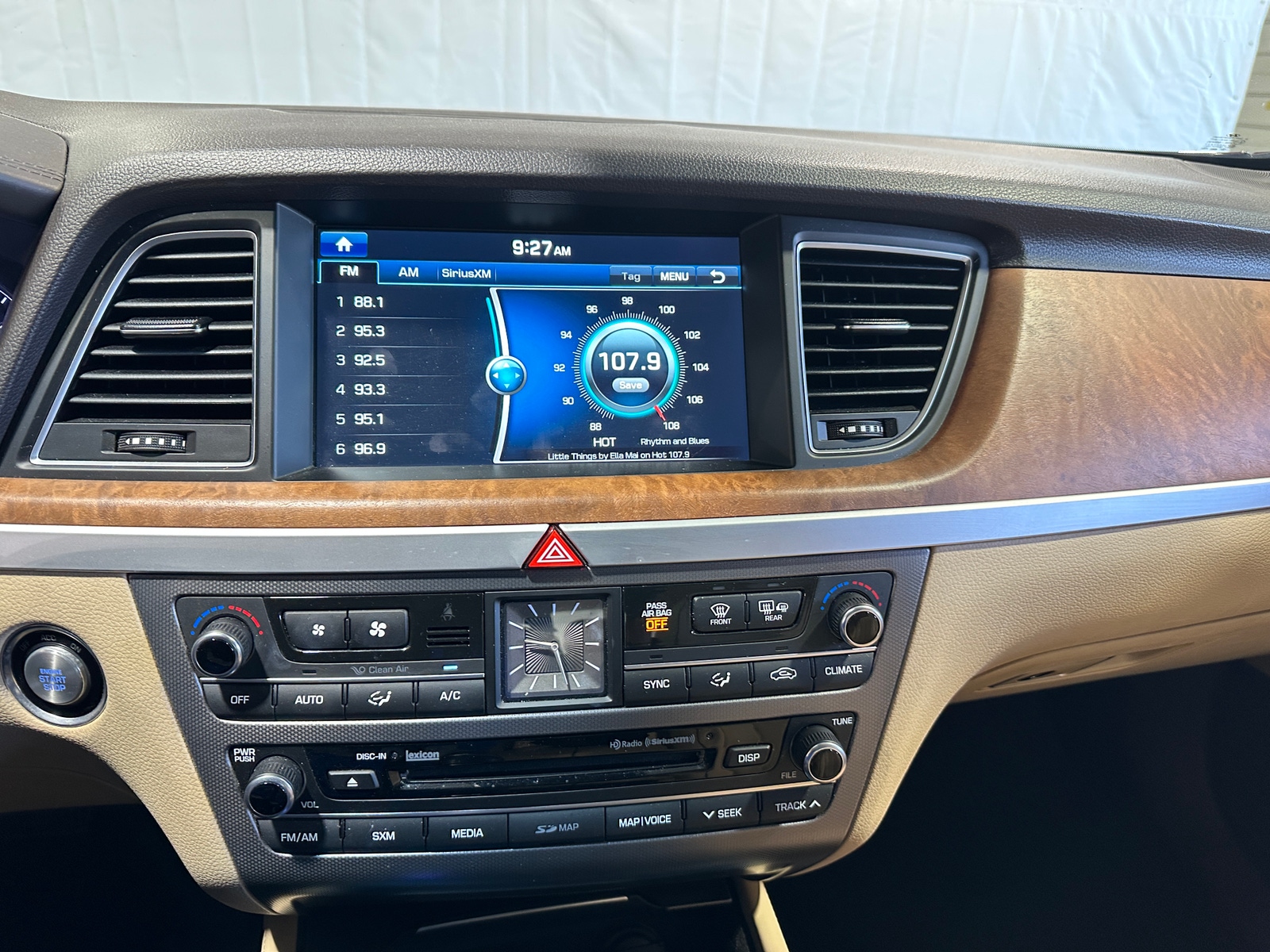 Thumbnail: 2015 Hyundai Genesis - 3