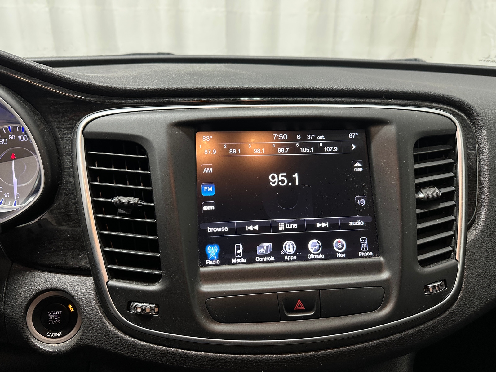 Thumbnail: 2015 Chrysler 200 - 3