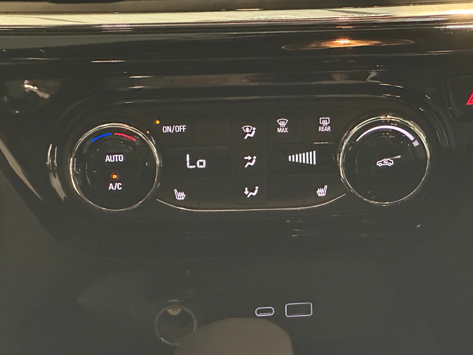 Thumbnail: 2024 Chevrolet Trax - 3