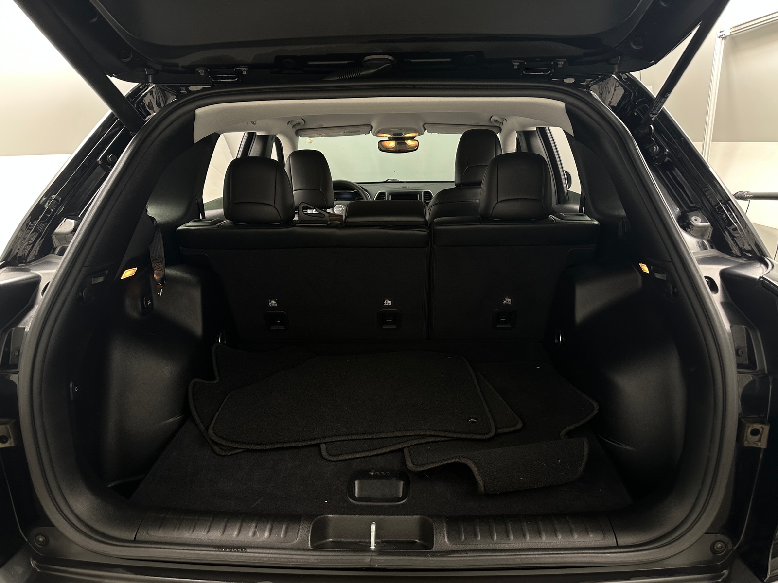 Thumbnail: 2022 Jeep Cherokee - 6