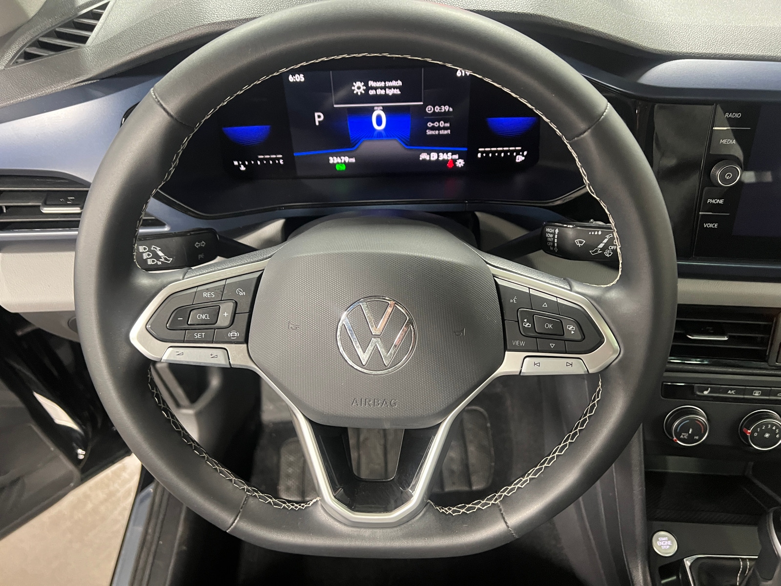 Thumbnail: 2022 Volkswagen Taos - 4