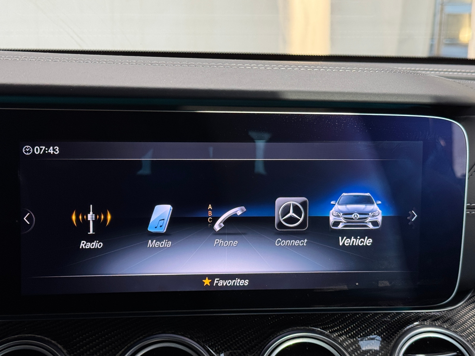 Thumbnail: 2019 Mercedes-Benz E-Class - 3