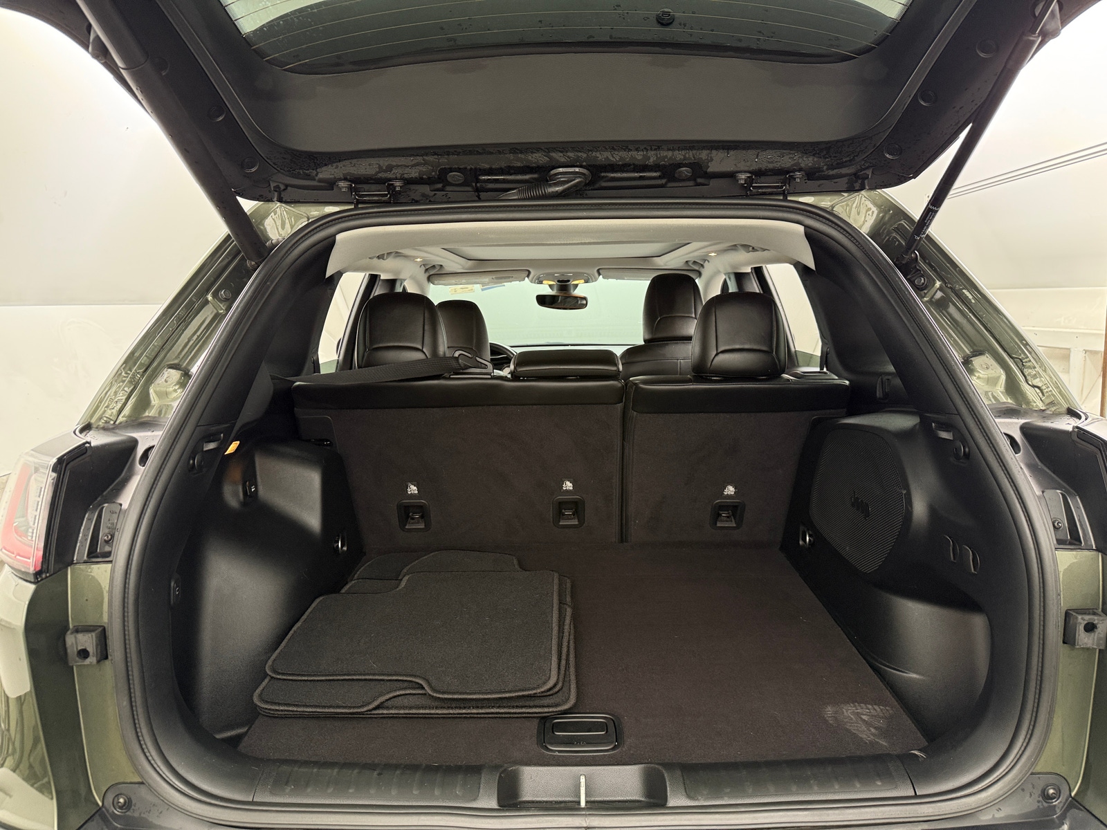 Thumbnail: 2020 Jeep Cherokee - 6